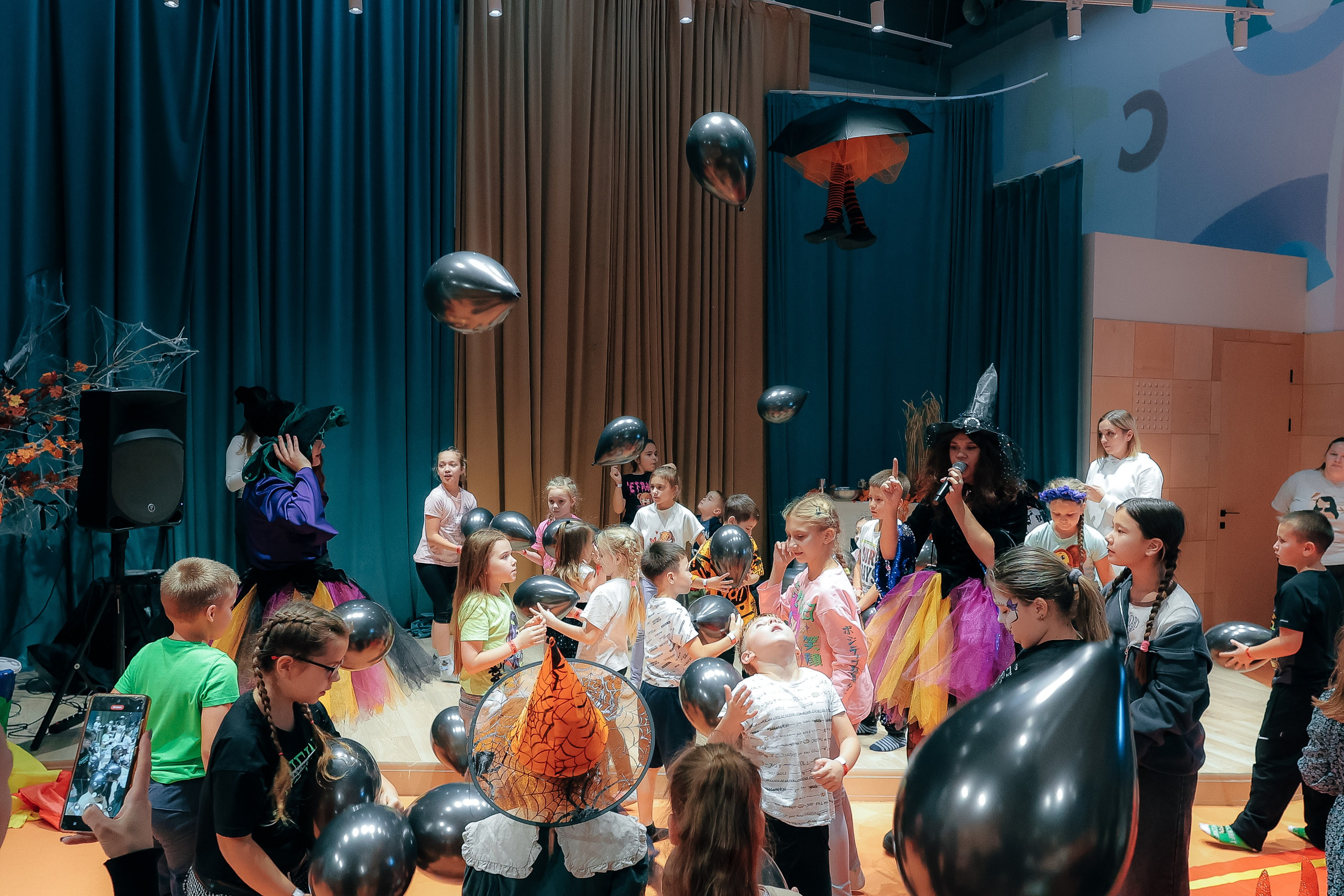 02.11 Halloween в Zhooki Park. Команда специалистов в мире фотографии и видео. Детский фотограф, семейный фотограф