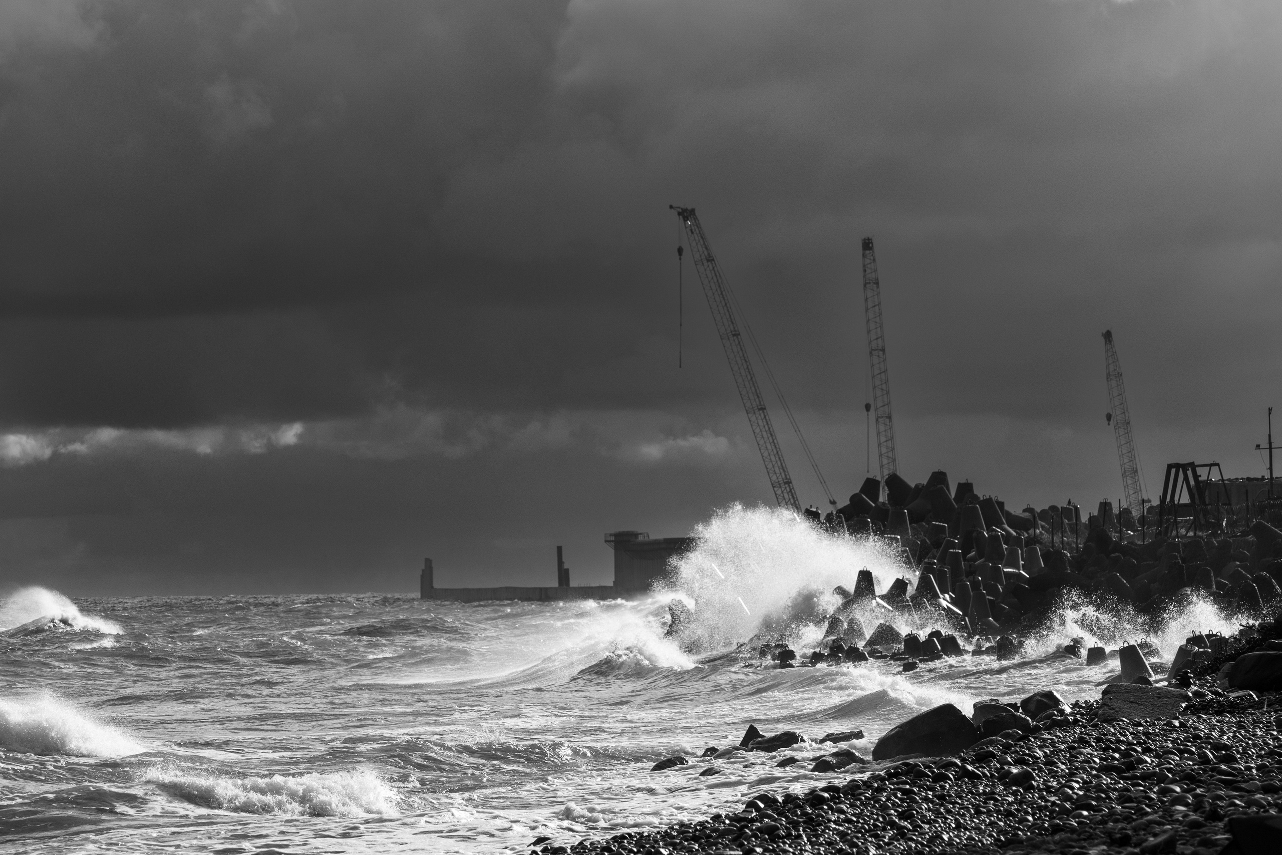 морской порт и шторм