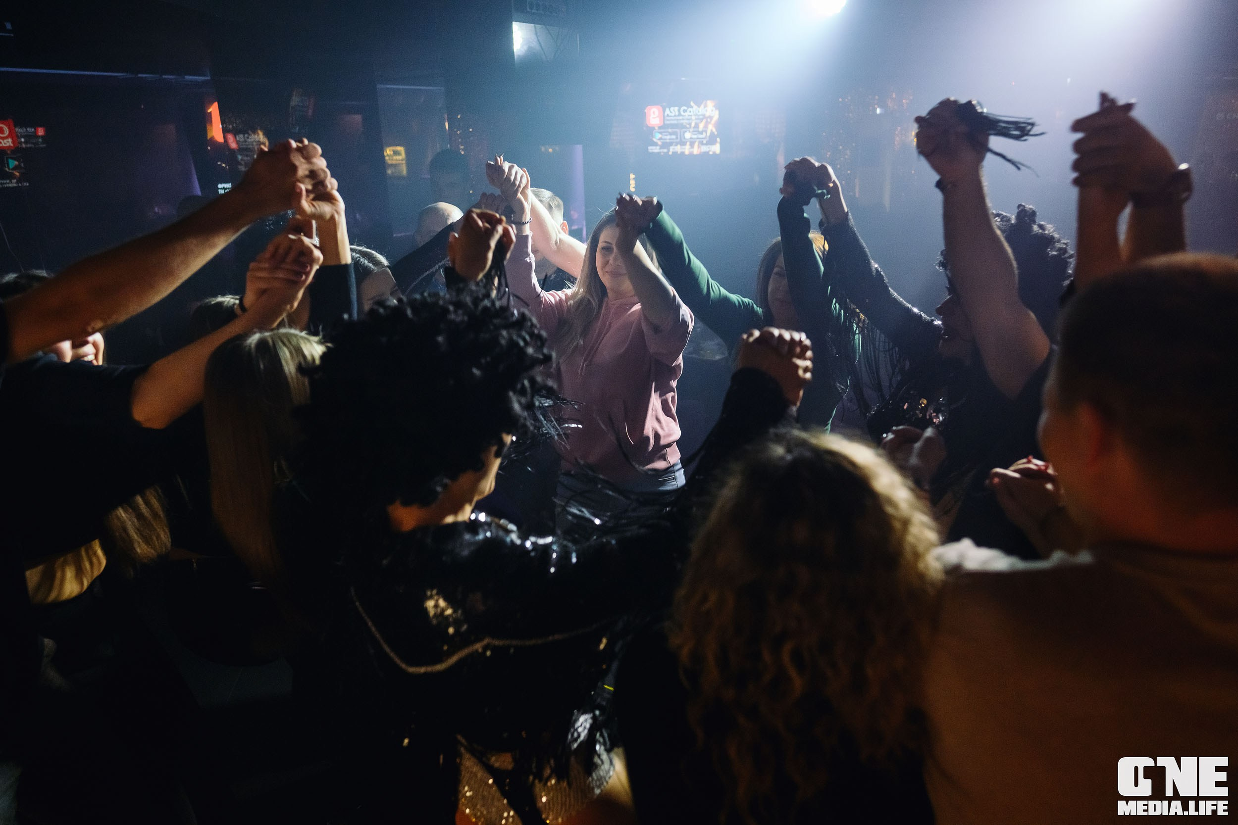 Фотоотчет с вечеринки в караоке-клубе Эйфория. One Media Life: фоторепортажи, фотоотчеты с мероприятий и заведений
