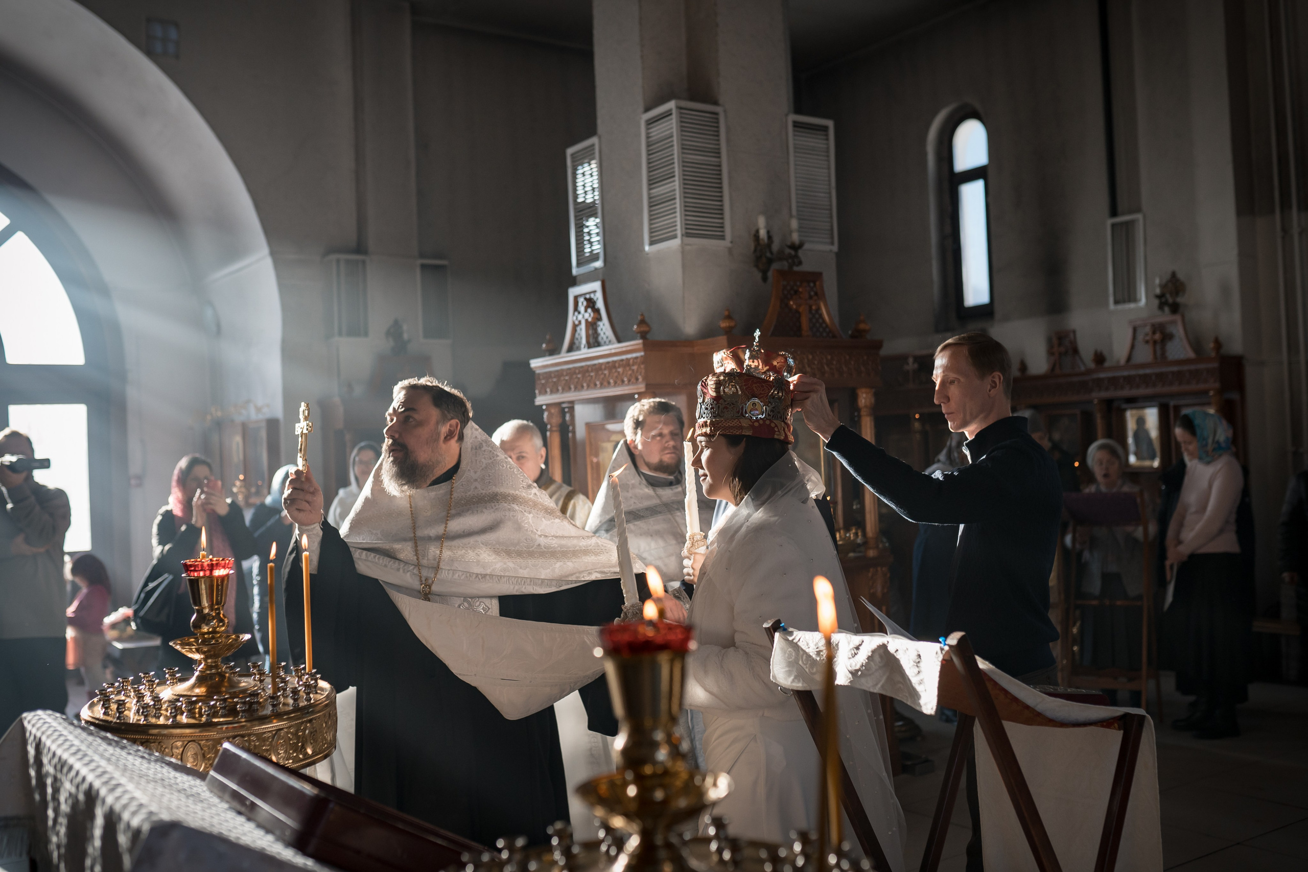 крещение венчание фотограф на венчание фотограф на крещение невеста свадьба обручальное кольцо медовый месяц православие венчание молодожены