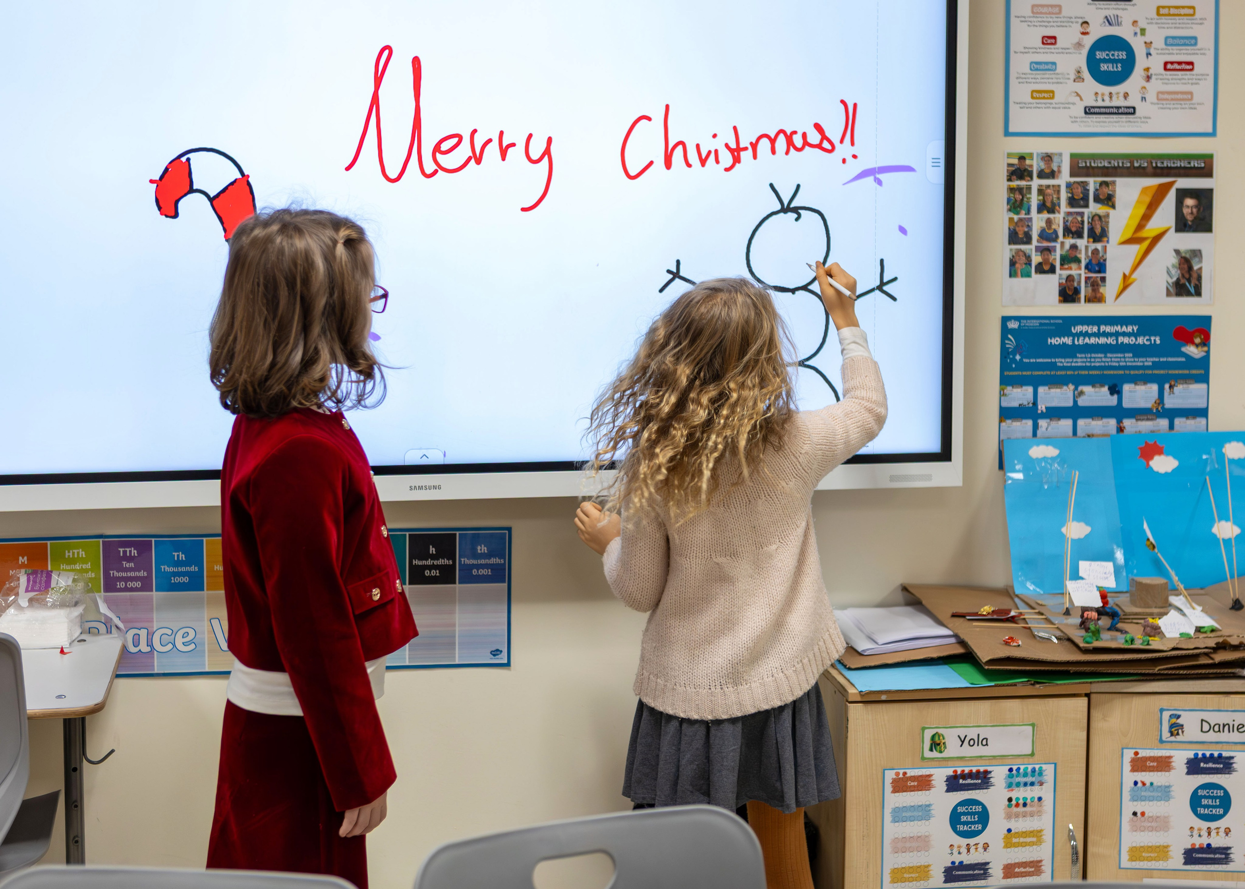 Christmas Party at The International School of Moscow. Выпускные альбомы для школы и детского сада — школьный фотограф Подольск, Троицк, Щербинка, Москва