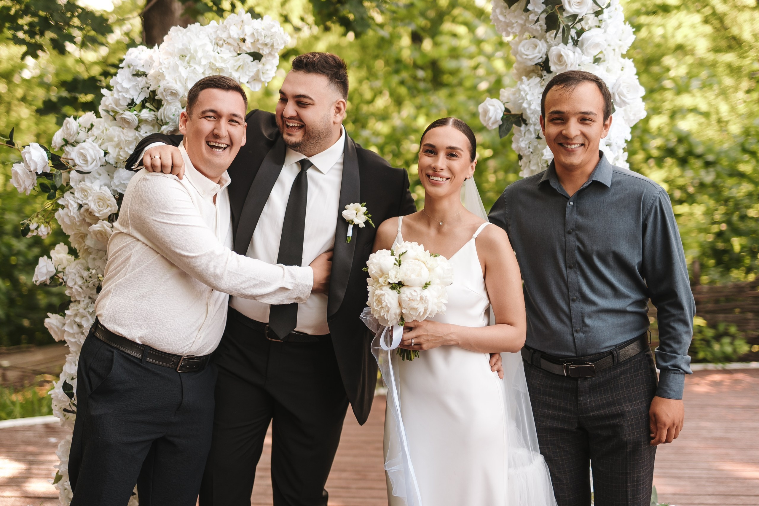 Свадьба 7 июня 2026 года — фотосессия, ЗАГС и банкет в шатре «Под облаками» в Нагаево с ведущим Артуром Ильясовым