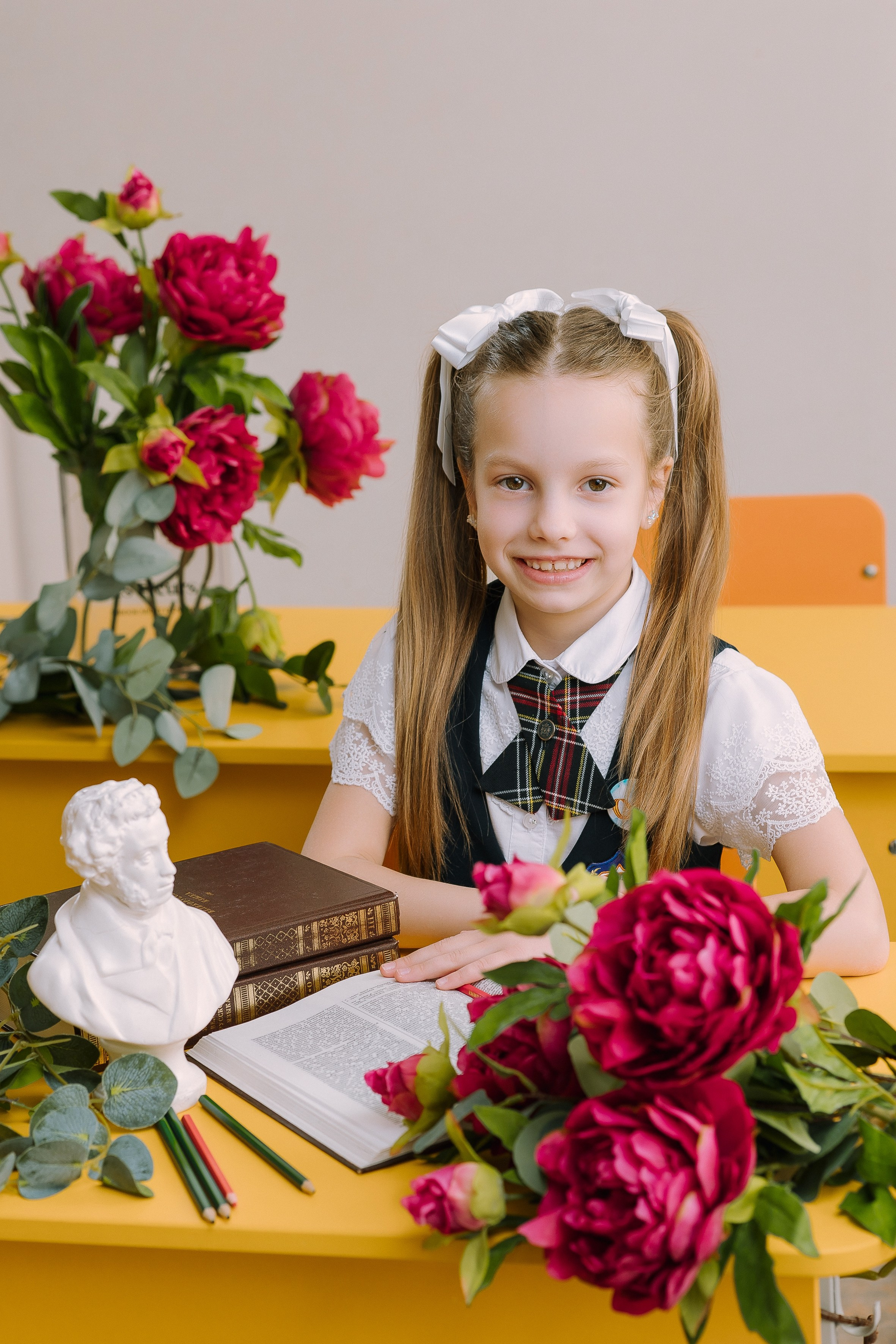 Портреты за партой в классе- Весна. Выпускные альбомы Натальи Бутко: Новороссийск, Анапа, Геленджик