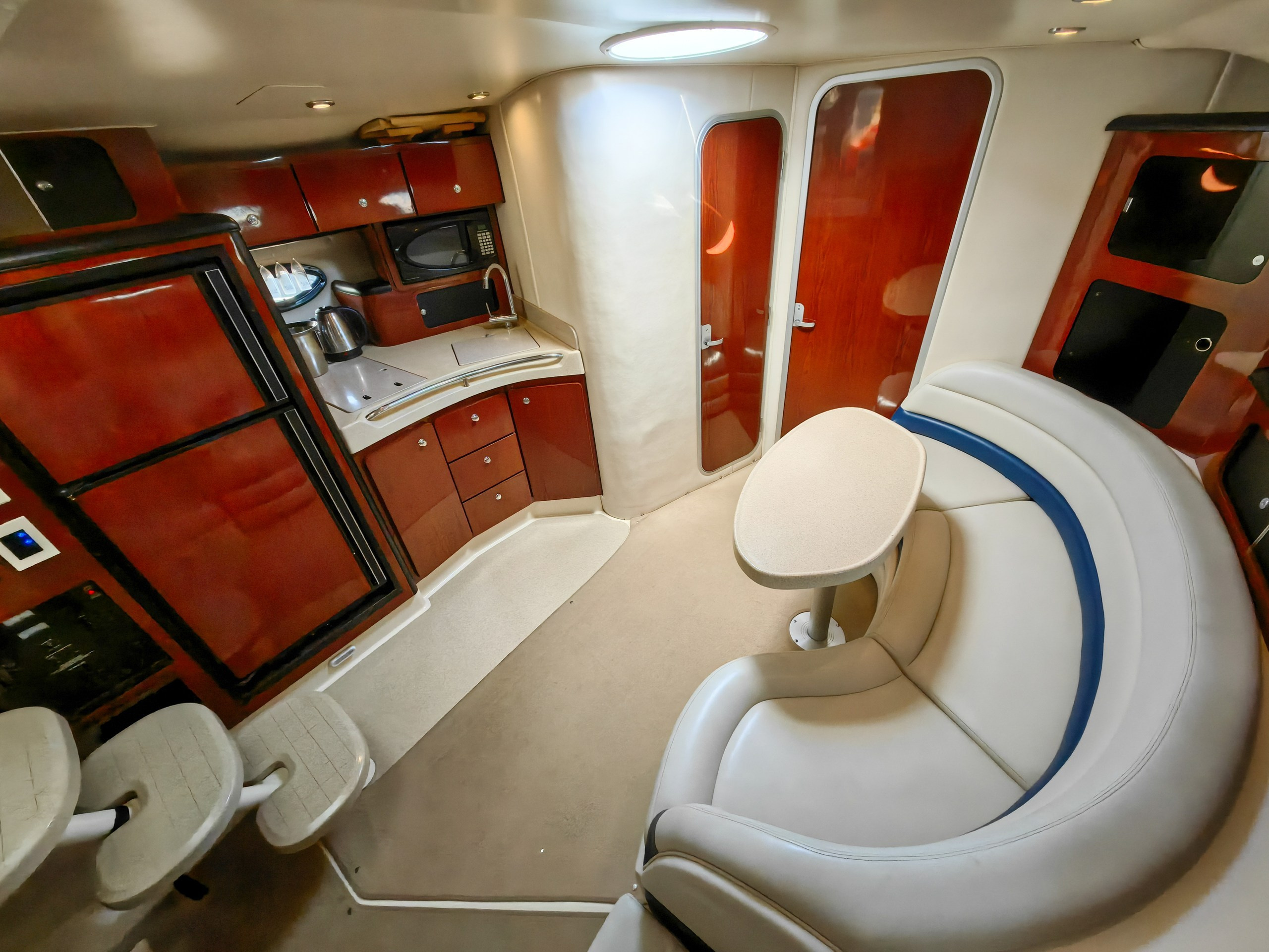 Катер Киви Аренда Яхты в Сочи Яхтанаморе YACHTNAMORE YACHTANAMORE