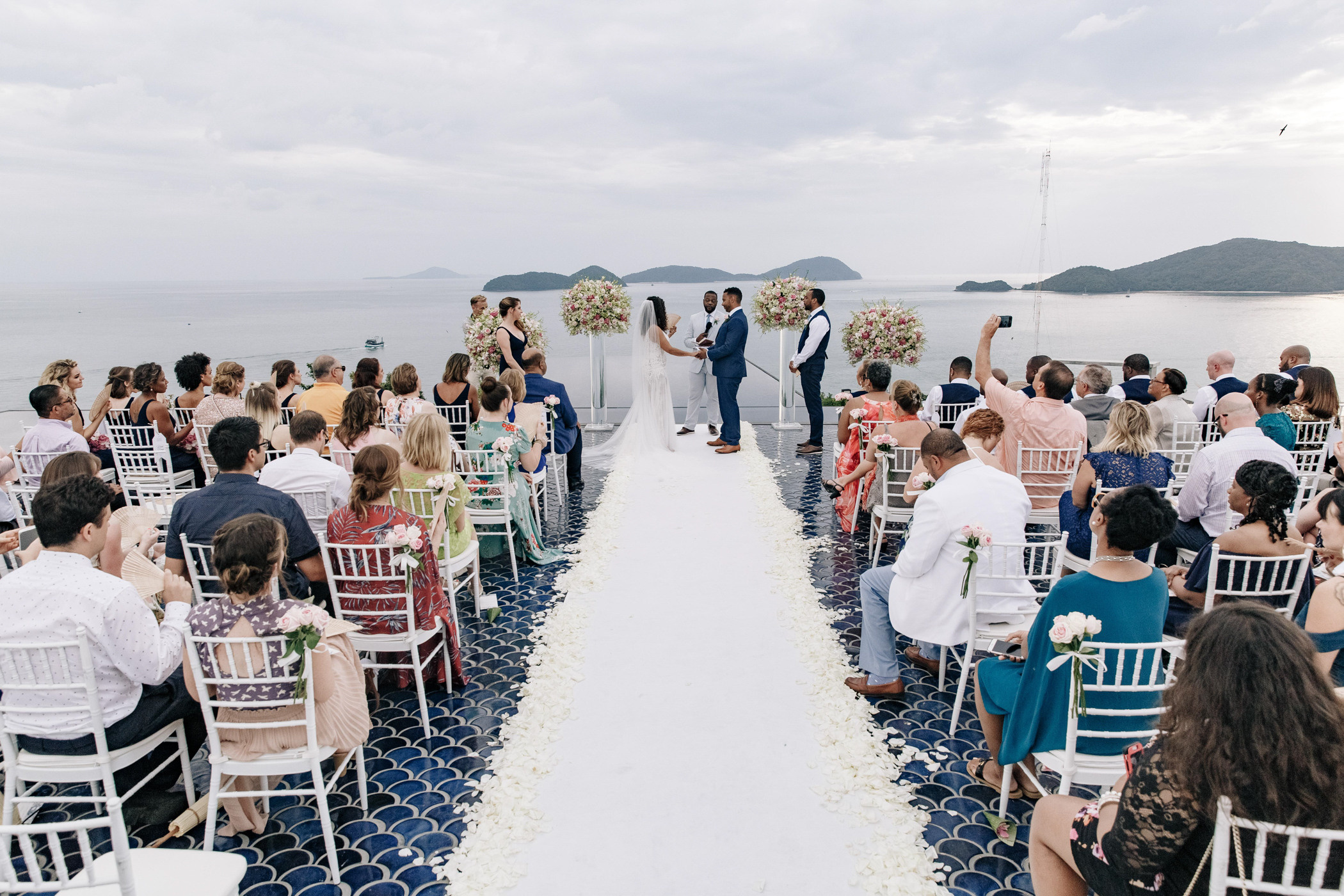 Свадьба на острове | Уникальные фотографии вашей свадьбы. Контентный и репортажный фотограф Виталий Кулешов | Москва