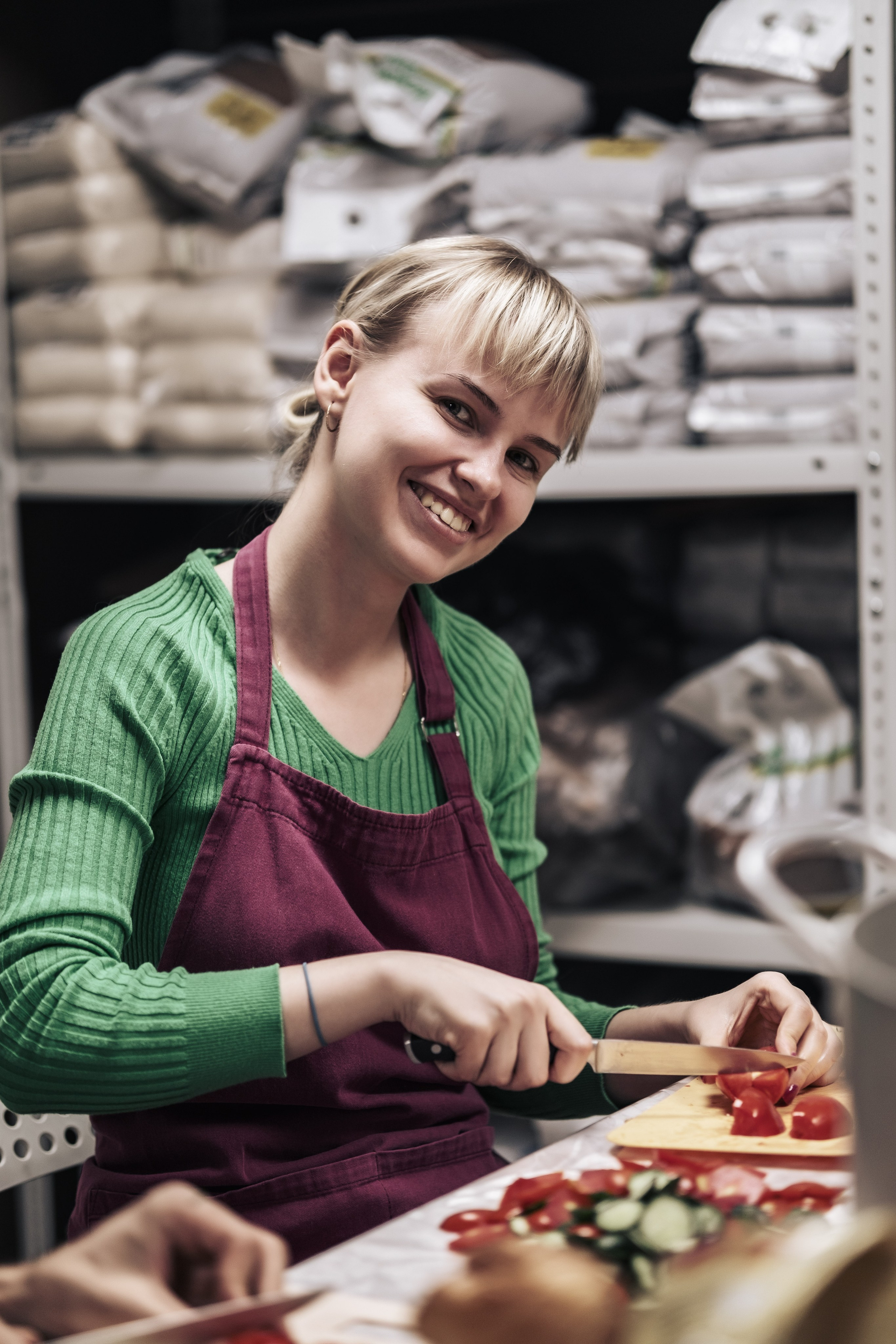 Готовка для бездомных и кормление их в Москве. Фотограф в Москве Максим Скоробогатов