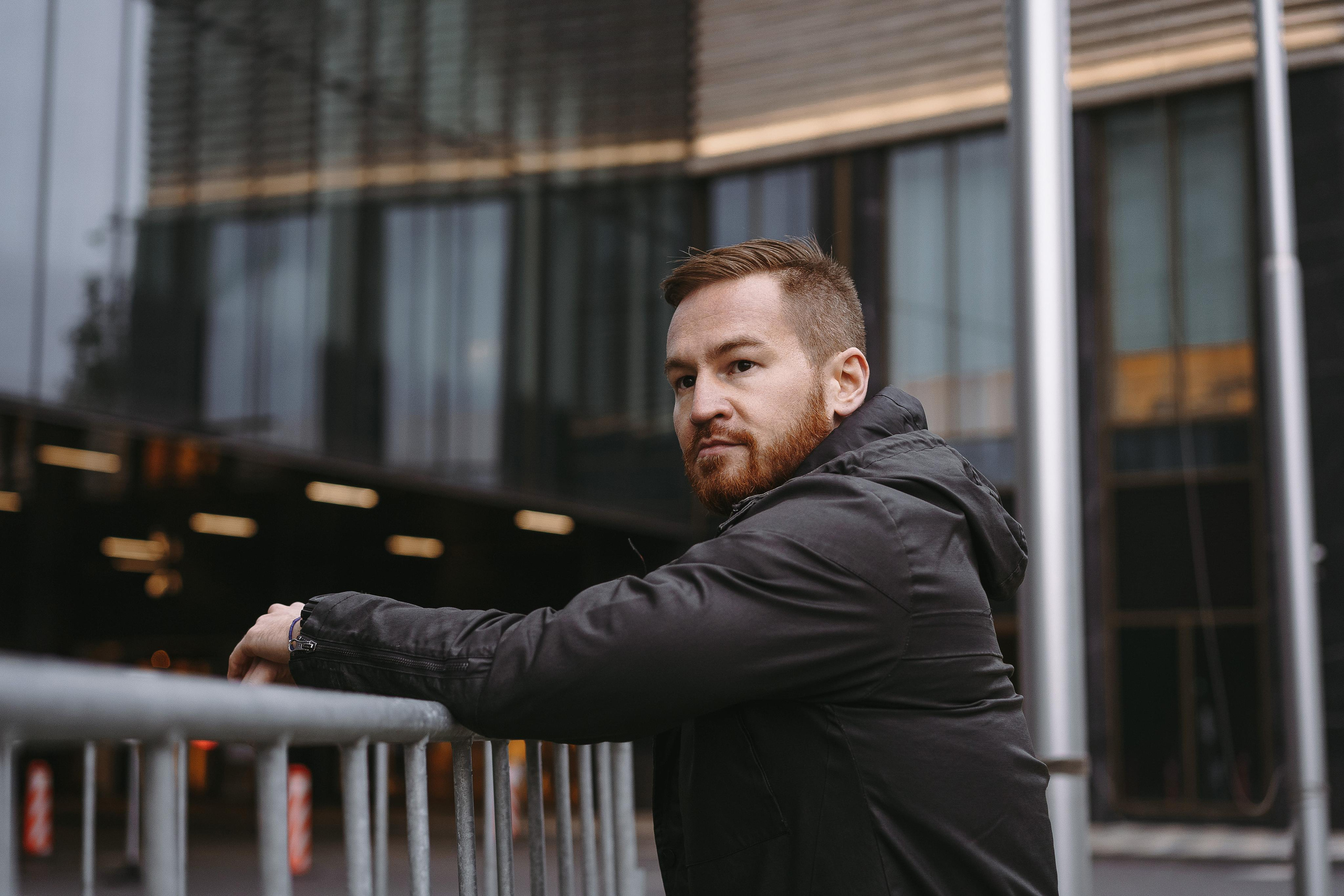 Бизнес фотосессия для мужчины на Дизайн заводе Флакон