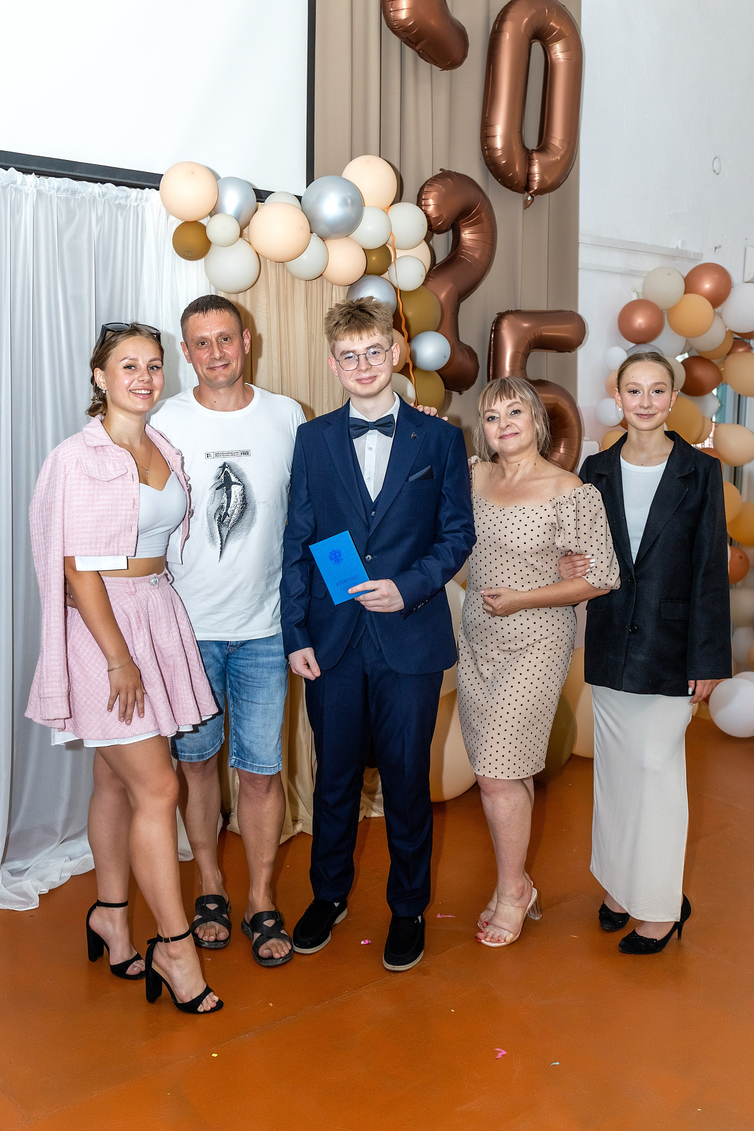 Выпускной. Школа 22, 11 класс. Стильный выпускной альбом Владивосток фотограф Вероника Мигачева