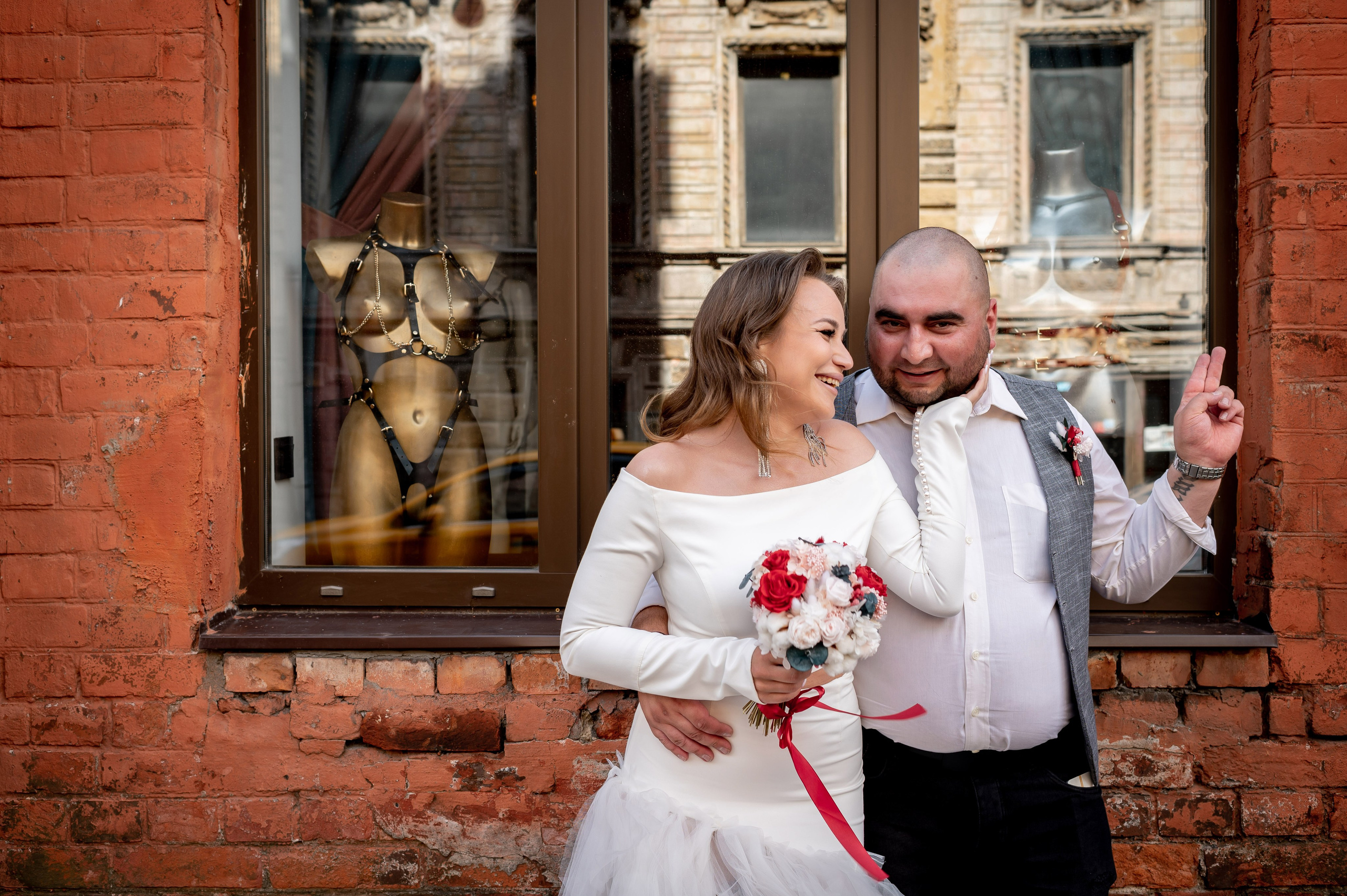 Экстравагантная свадебная фотосессия Светланы и Славы по нетрадиционным и оригинальным местам для свадебной прогулки в Санкт-Петербурге. Портретный, семейный и свадебный фотограф в Санкт-Петербурге и в Пушкине Ширяев Денис