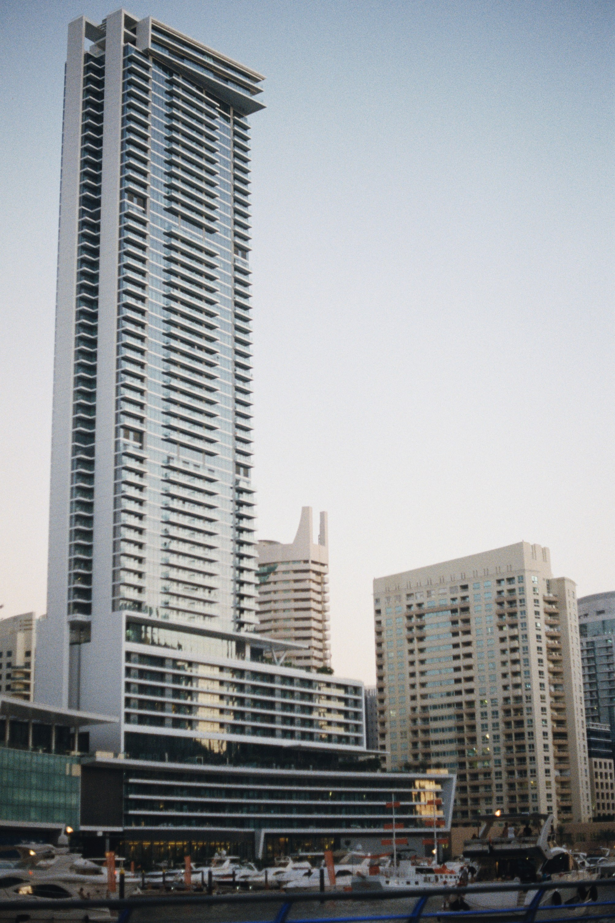 Dubai \ may 2024 \ film 35 mm. Коммерческий Фотограф Виктор Фоменых