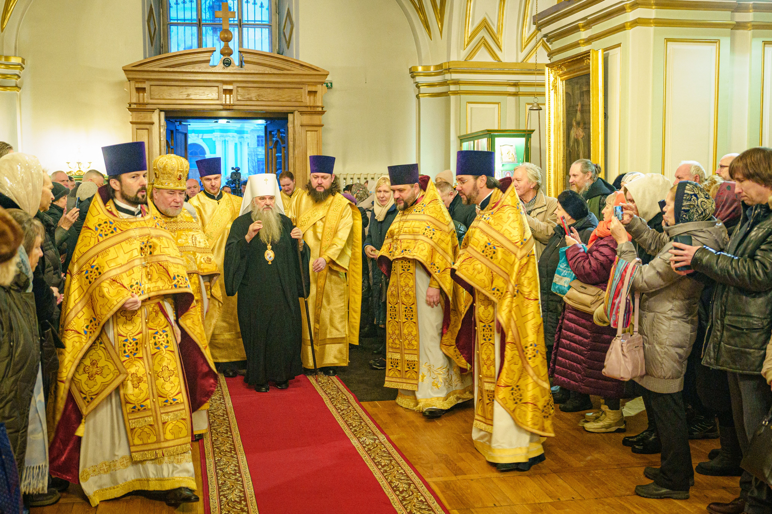 МИТРОПОЛИТ ВАРСОНОФИЙ СОВЕРШИЛ БОЖЕСТВЕННУЮ ЛИТУРГИЮ В НИКОЛО-БОГОЯВЛЕНСКОМ СОБОРЕ. НИКОЛО-БОГОЯВЛЕНСКИЙ МОРСКОЙ СОБОР