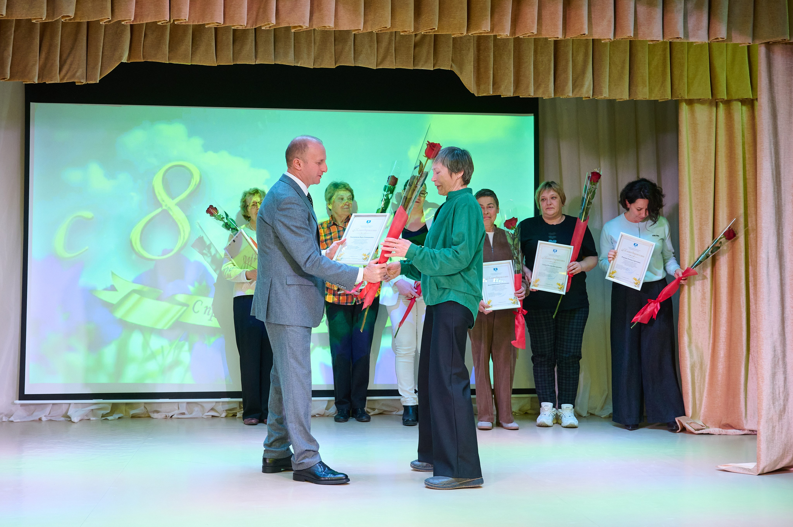 8 марта в Виноградном. Жизнь курорта Кабардинка в фотографиях