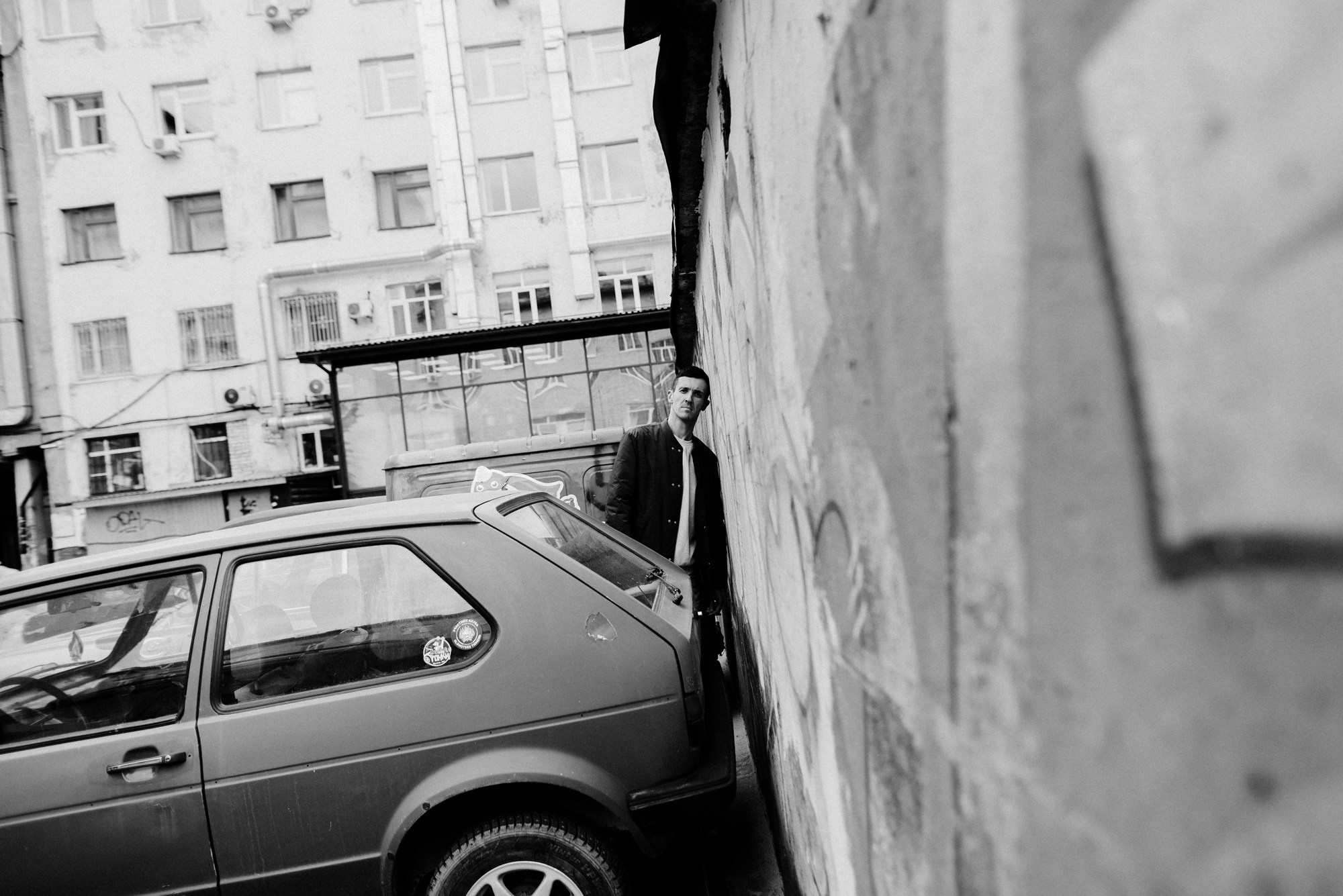 Мужская стрит-фотосессия в Тюмени | Уличный фотограф Дарья Мустафина. Портретный фотограф Тюмень Дарья Мустафина