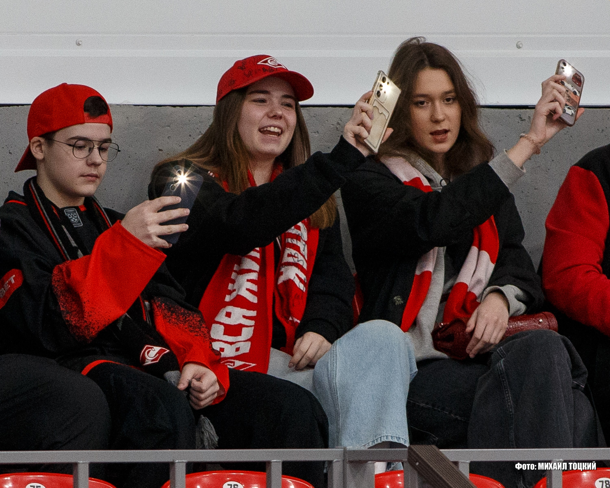 Фоторепортаж Плей-офф МХЛ. МХК Спартак (Москва) — МХК Чайка (Нижний Новгород). Михаил Тоцкий портретный и репортажный фотограф в Москве