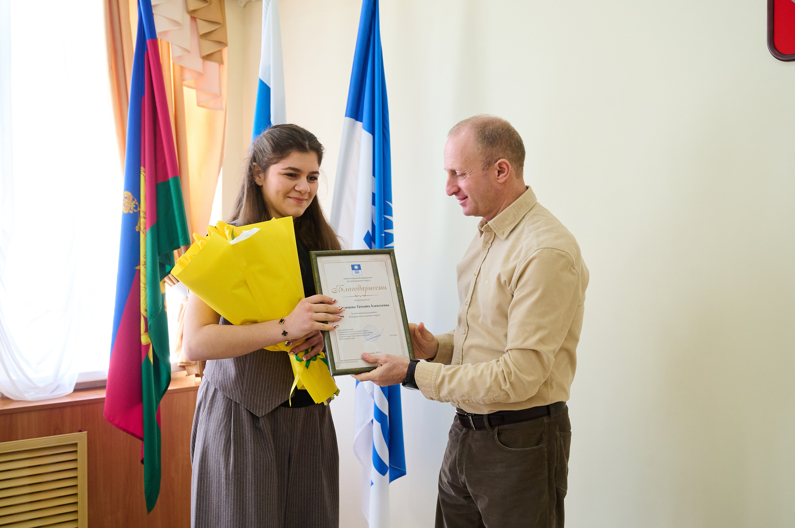Поздравления девочкам Кабардинки от Главы округа Кялова Г.Е. Жизнь курорта Кабардинка в фотографиях