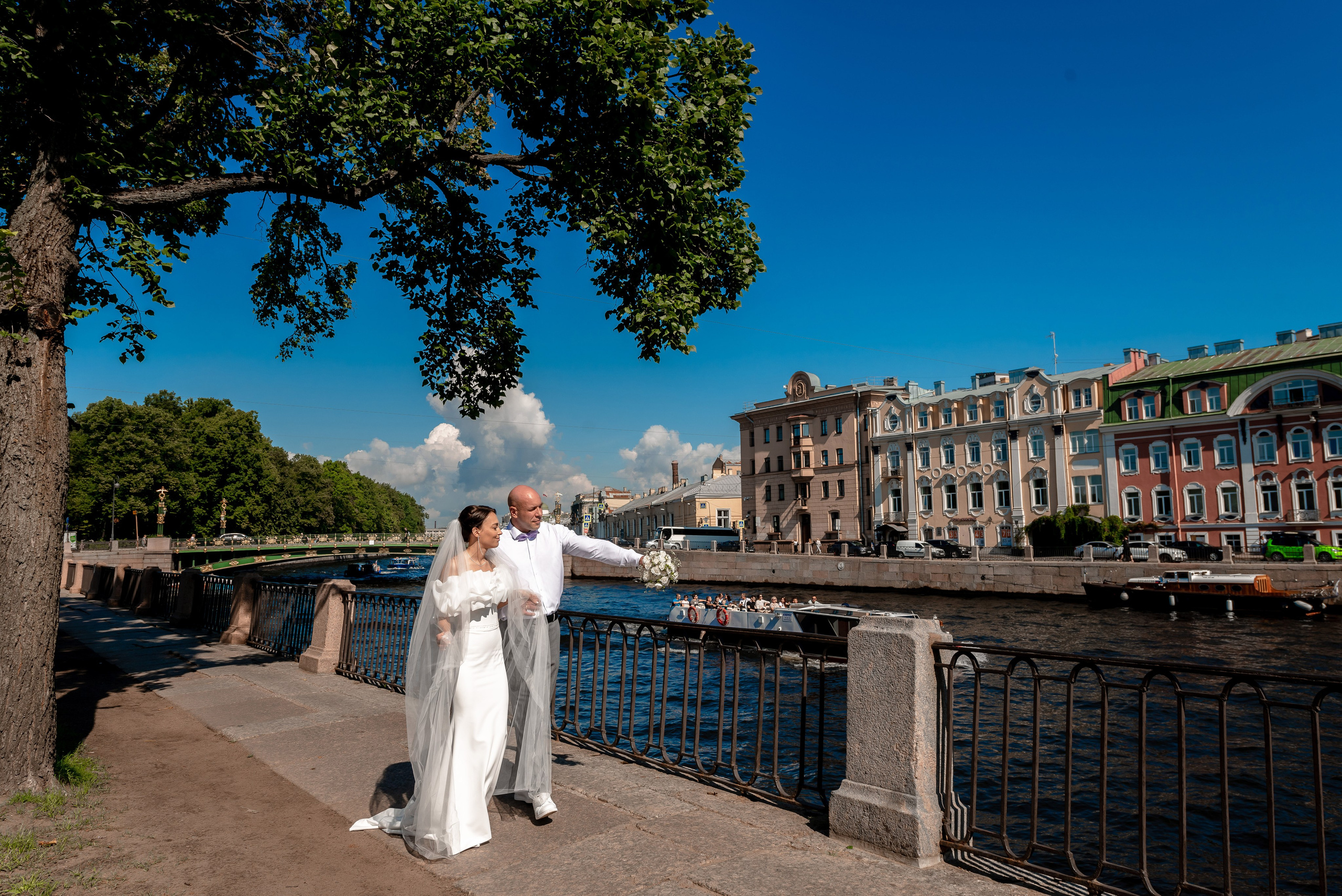 Летняя свадьба В Санкт-Петербурге и красивой выездной регистрацией Даши и Саши. Воздушная свадебная фотосессия в Петербурге. Портретный, семейный и свадебный фотограф в Санкт-Петербурге и в Пушкине Ширяев Денис