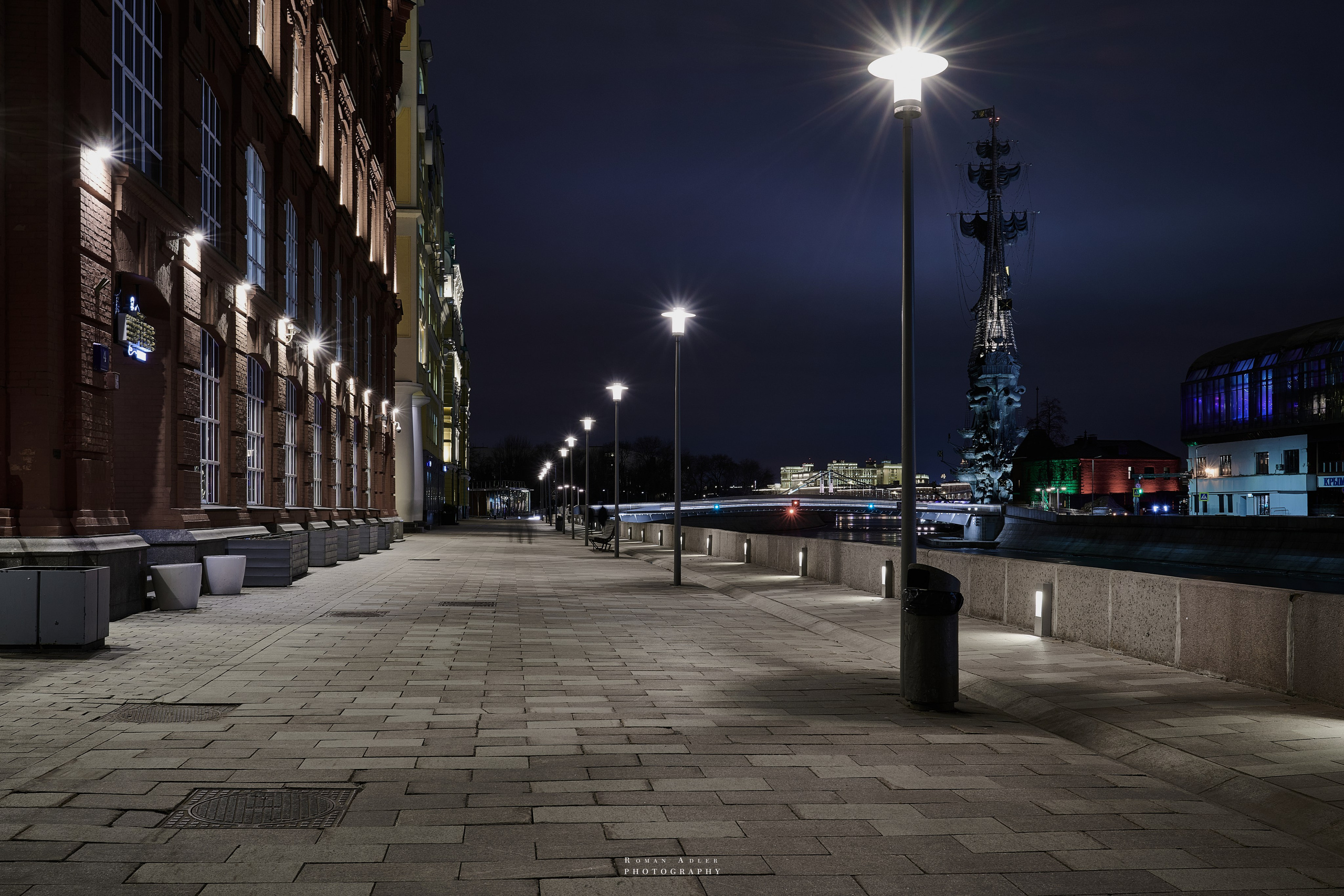 Магазин. Фотограф Роман Адлер