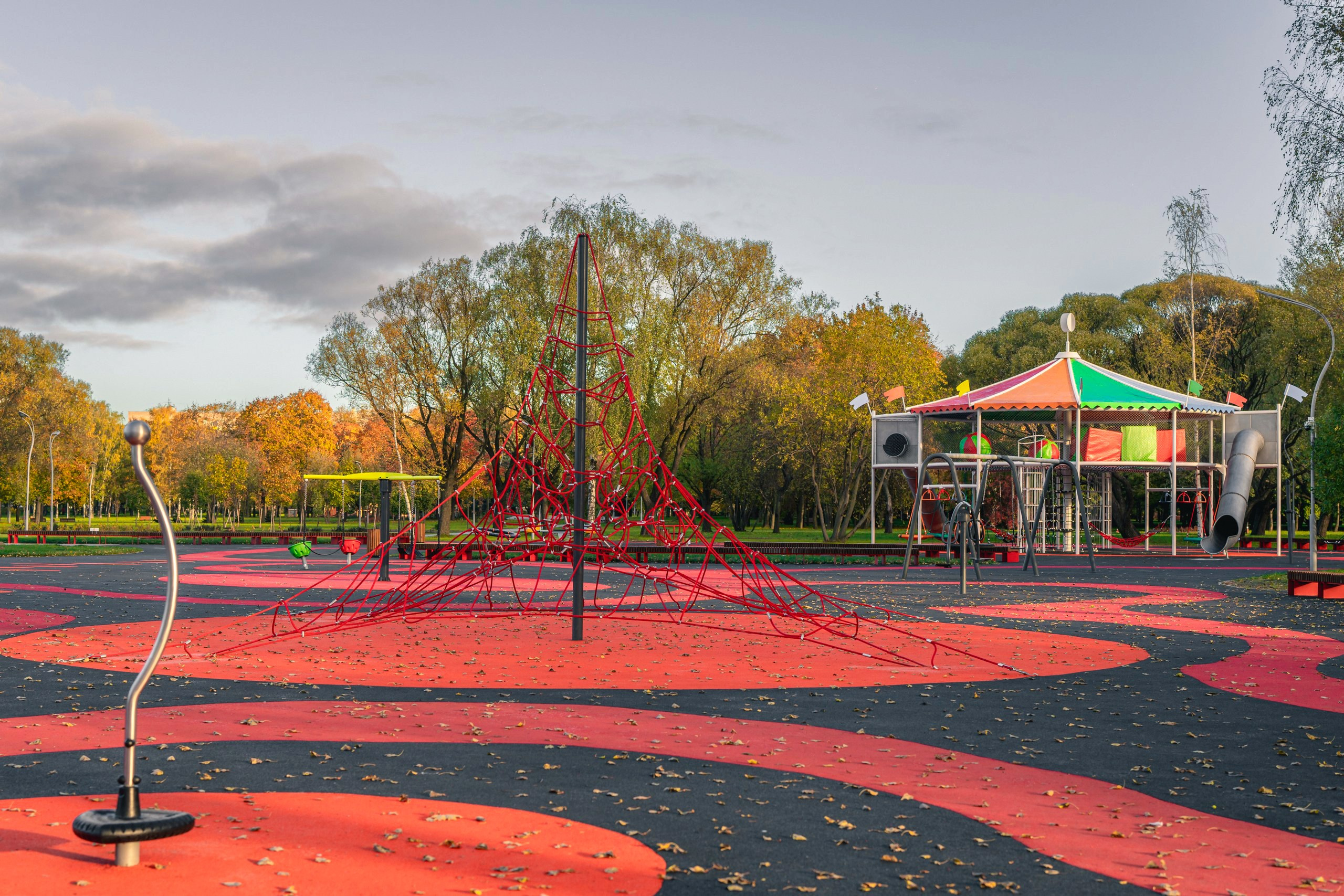Детская площадка в Парке Авиаторов. Святослав Буньков | фотограф
