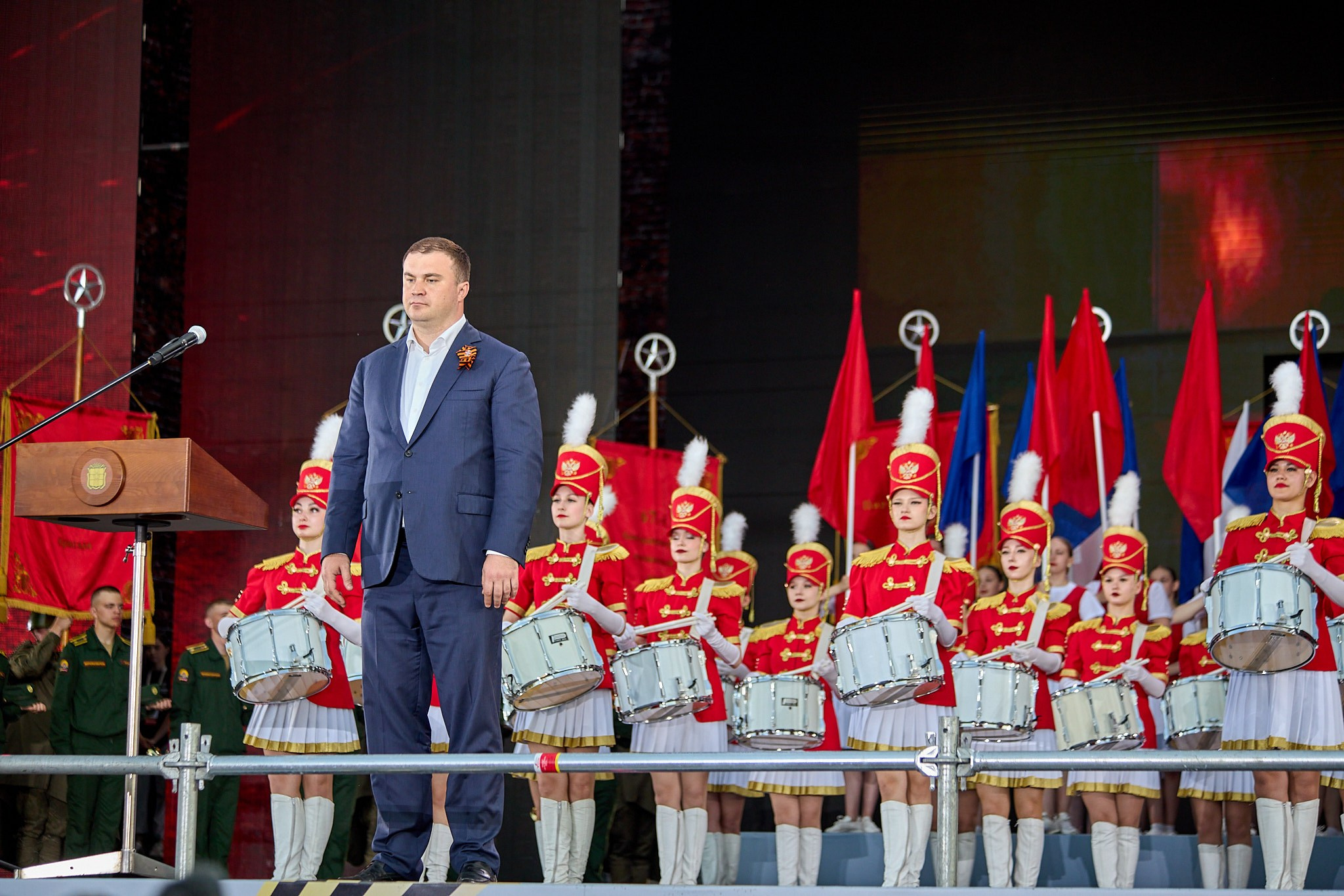 Концерт 9 мая 2025 года на соборной площади. Фотограф Омск | Александр Вандеров