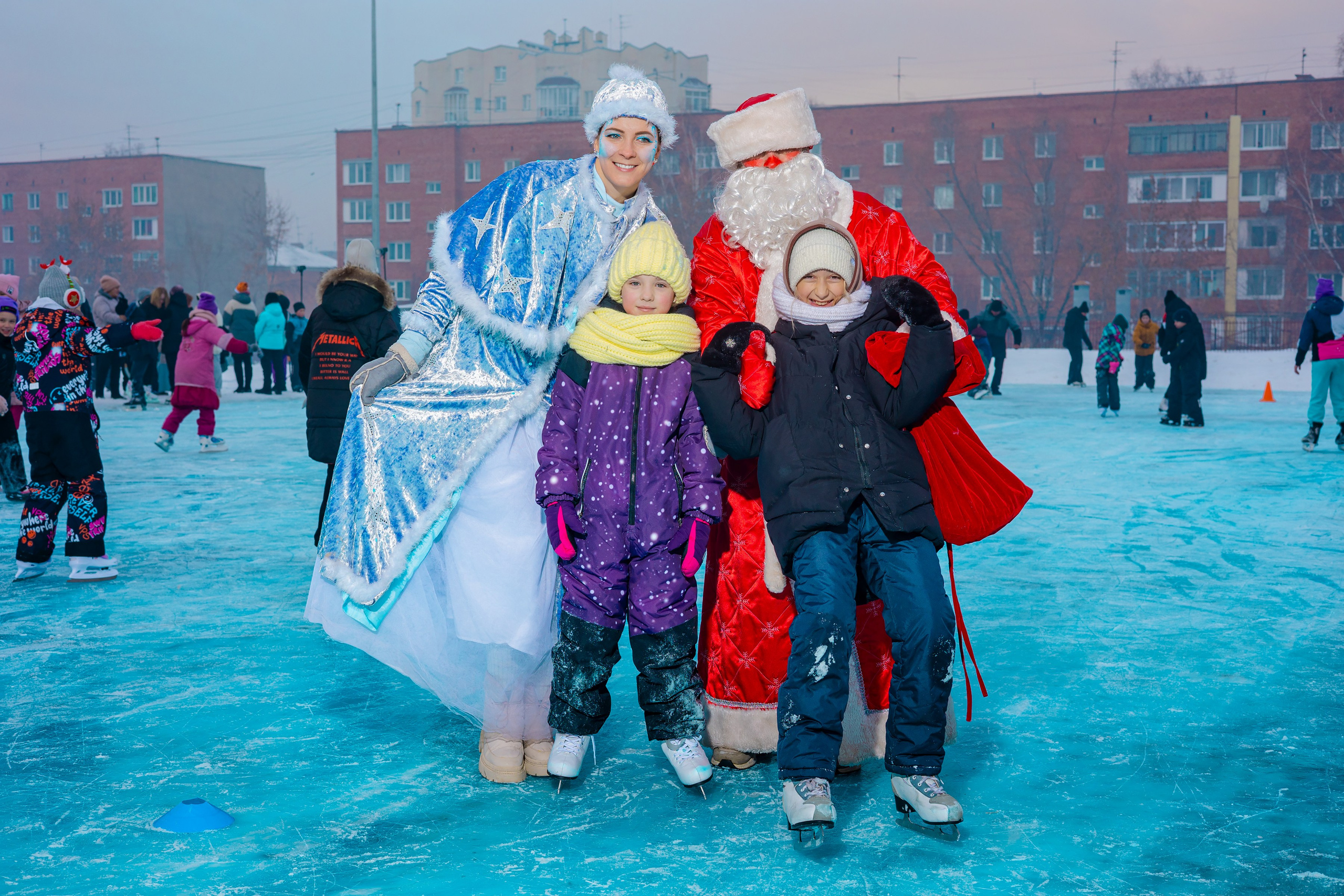 Открытие катка в СОШ 37. Фотограф Князев Сергей