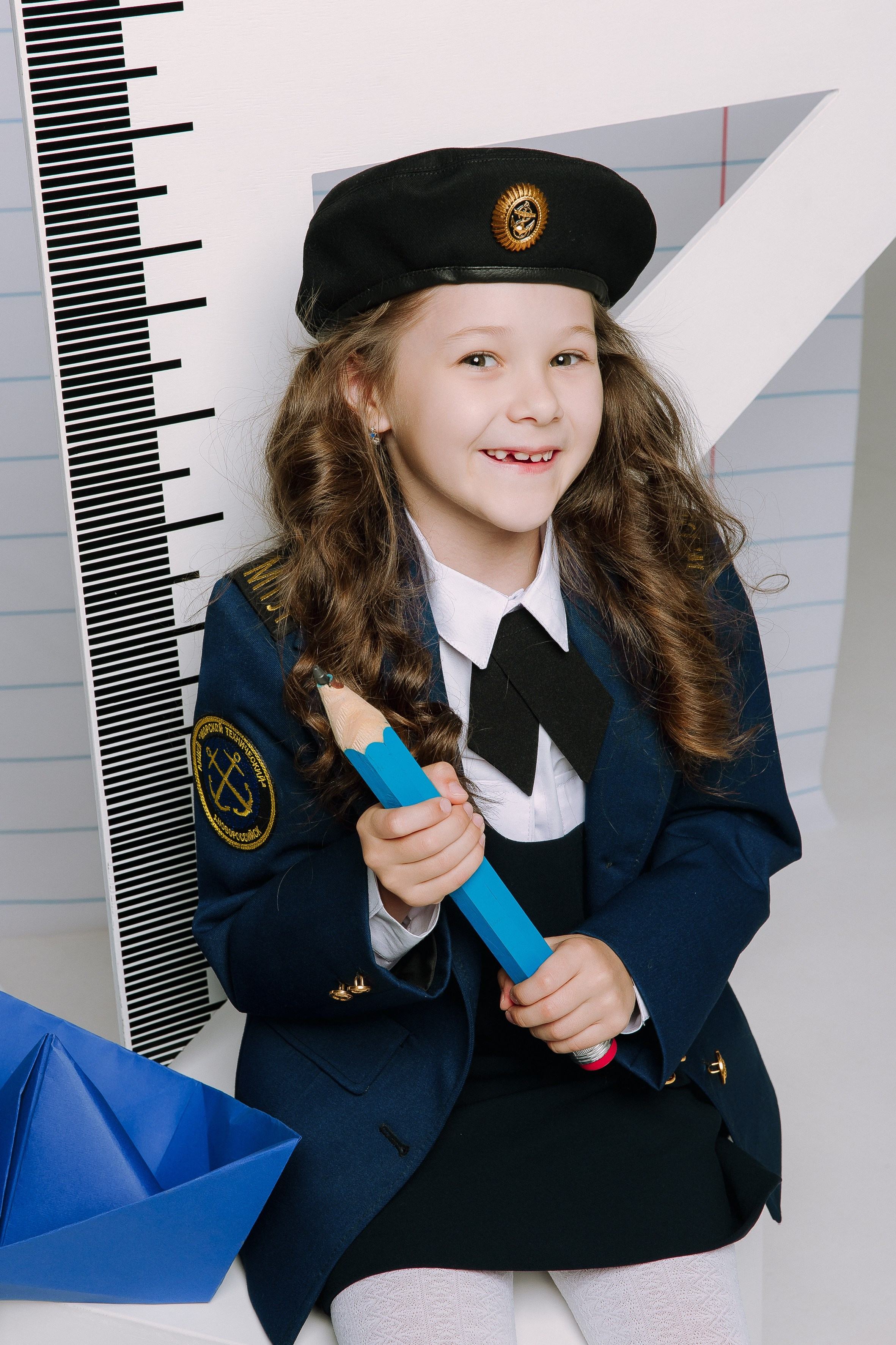 Студия- Портреты начальная школа (С реквизитом). Выпускные альбомы Натальи Бутко: Новороссийск, Анапа, Геленджик