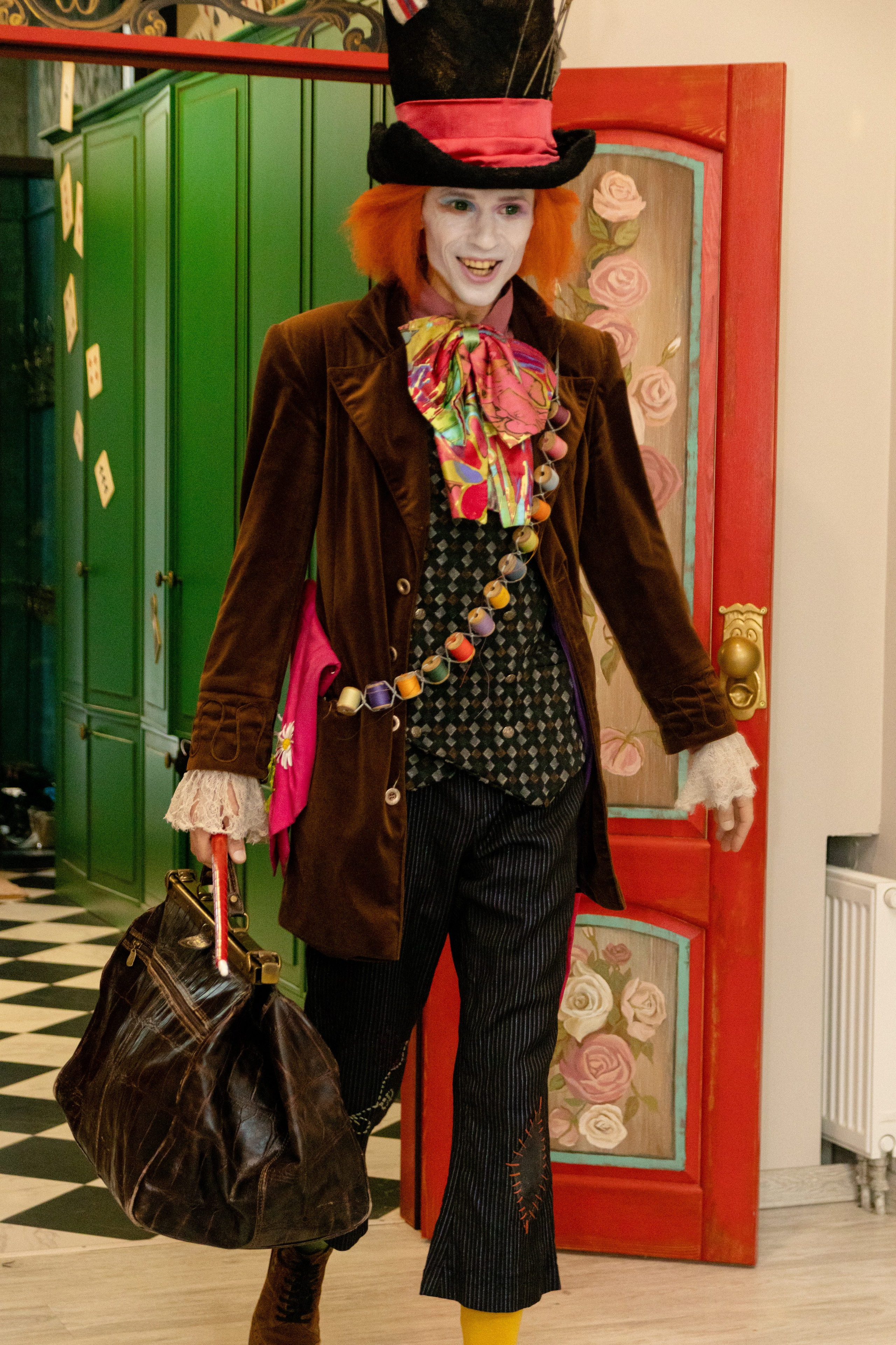 Шляпная магия: аниматор Шляпник и его фотограф сделают ваш праздник незабываемым!. Свадебный и репортажный фотограф Максим Вакс. Съемка любых мероприятий в Екатеринбурге