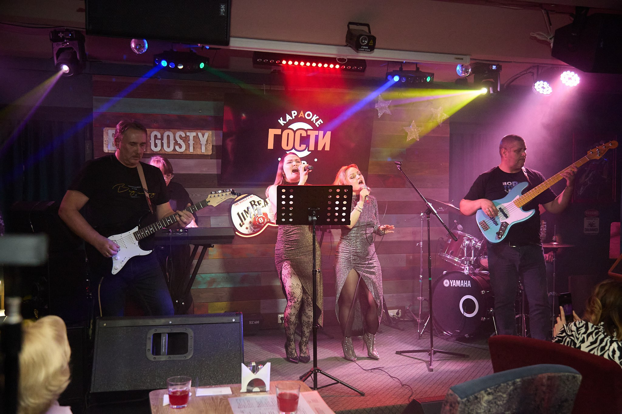 Концерт в баре «Гости». Фотограф Омск | Александр Вандеров