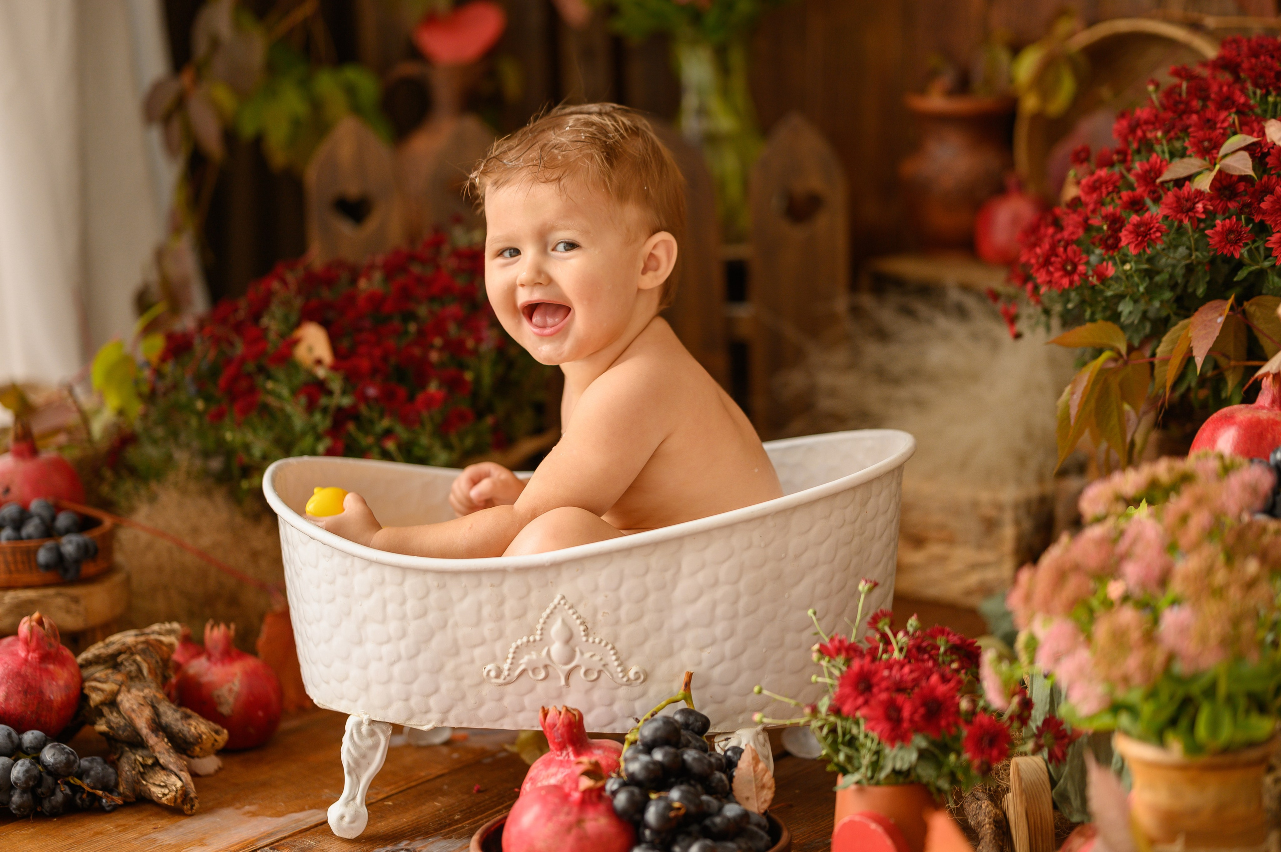 Коля и гранаты-виноград. Детский и семейный фотограф Ирина Гладких