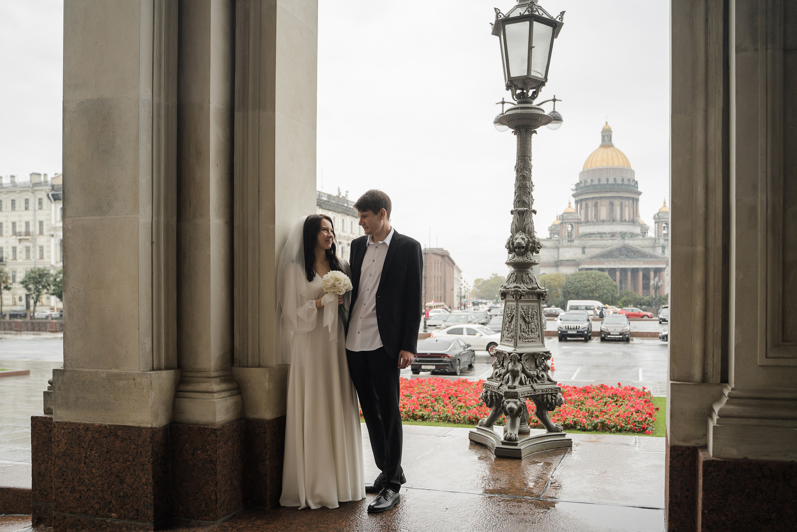 Где провести свадебную фотосессию в Санкт-Петербурге во время дождя