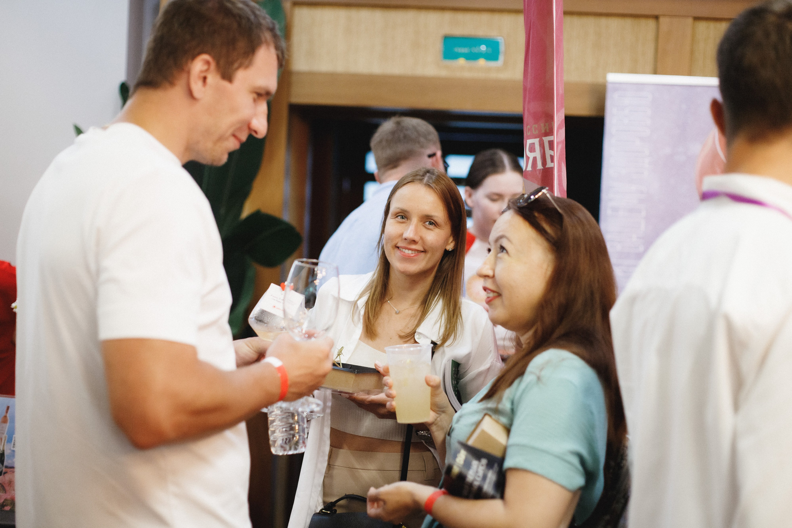 ФЕСТИВАЛЬ РОССИЙСКОГО ВИНА. СВОИ. ФОТООТЧЕТЫ-СОБЫТИЯ-МЕСТА