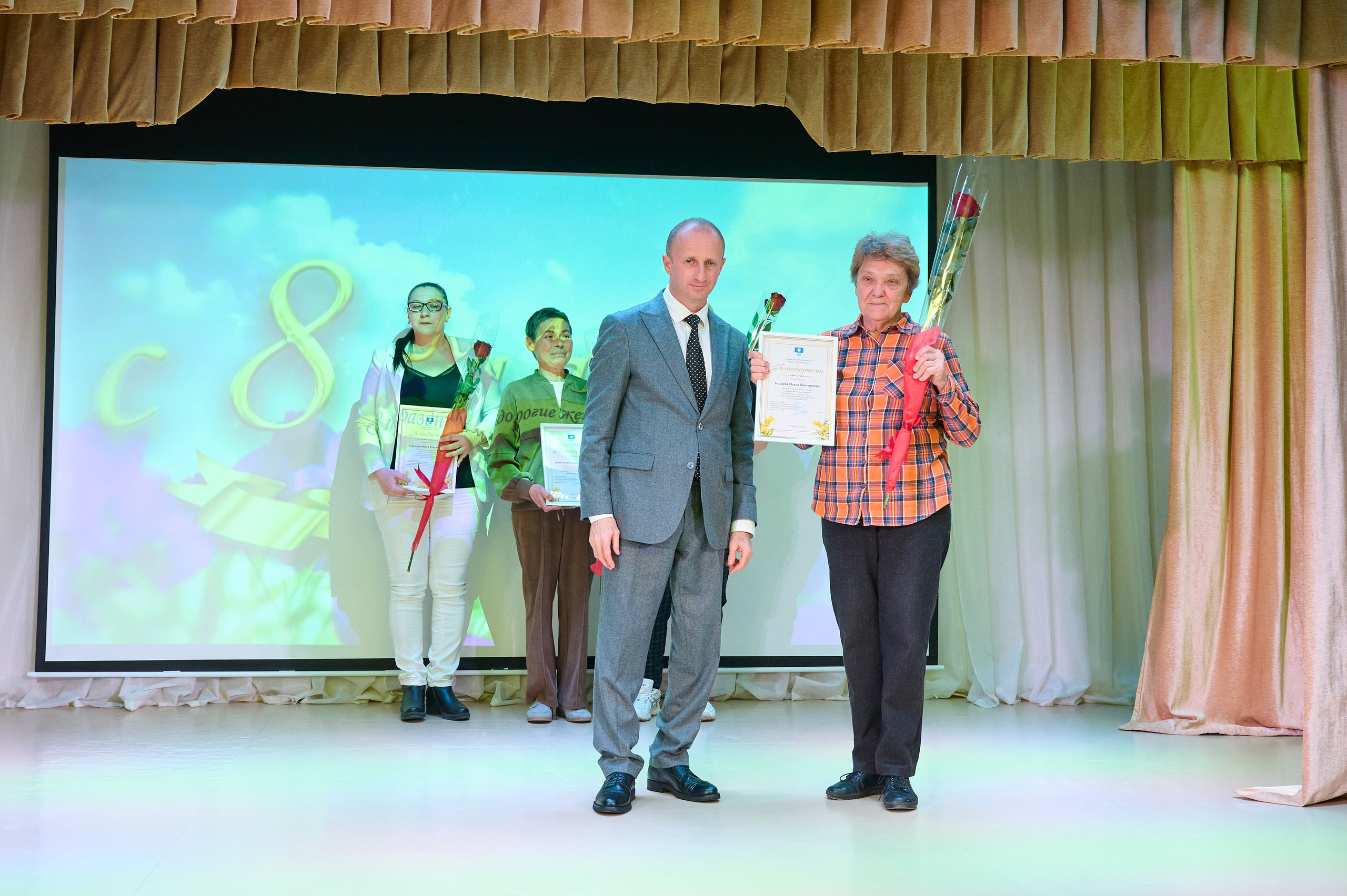 8 марта в Виноградном. Жизнь курорта Кабардинка в фотографиях