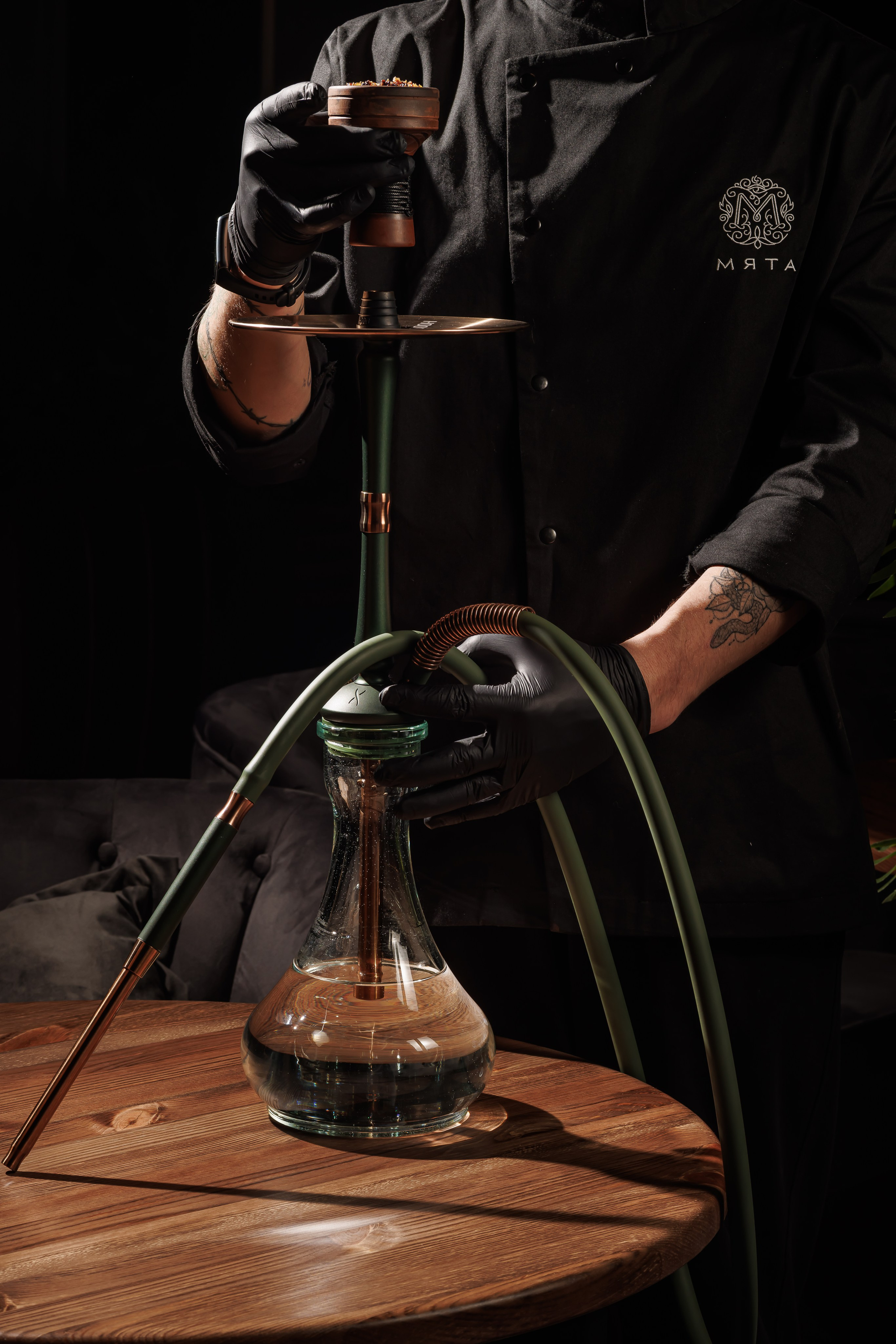 Детали кальяна: колба и шахта крупным планом