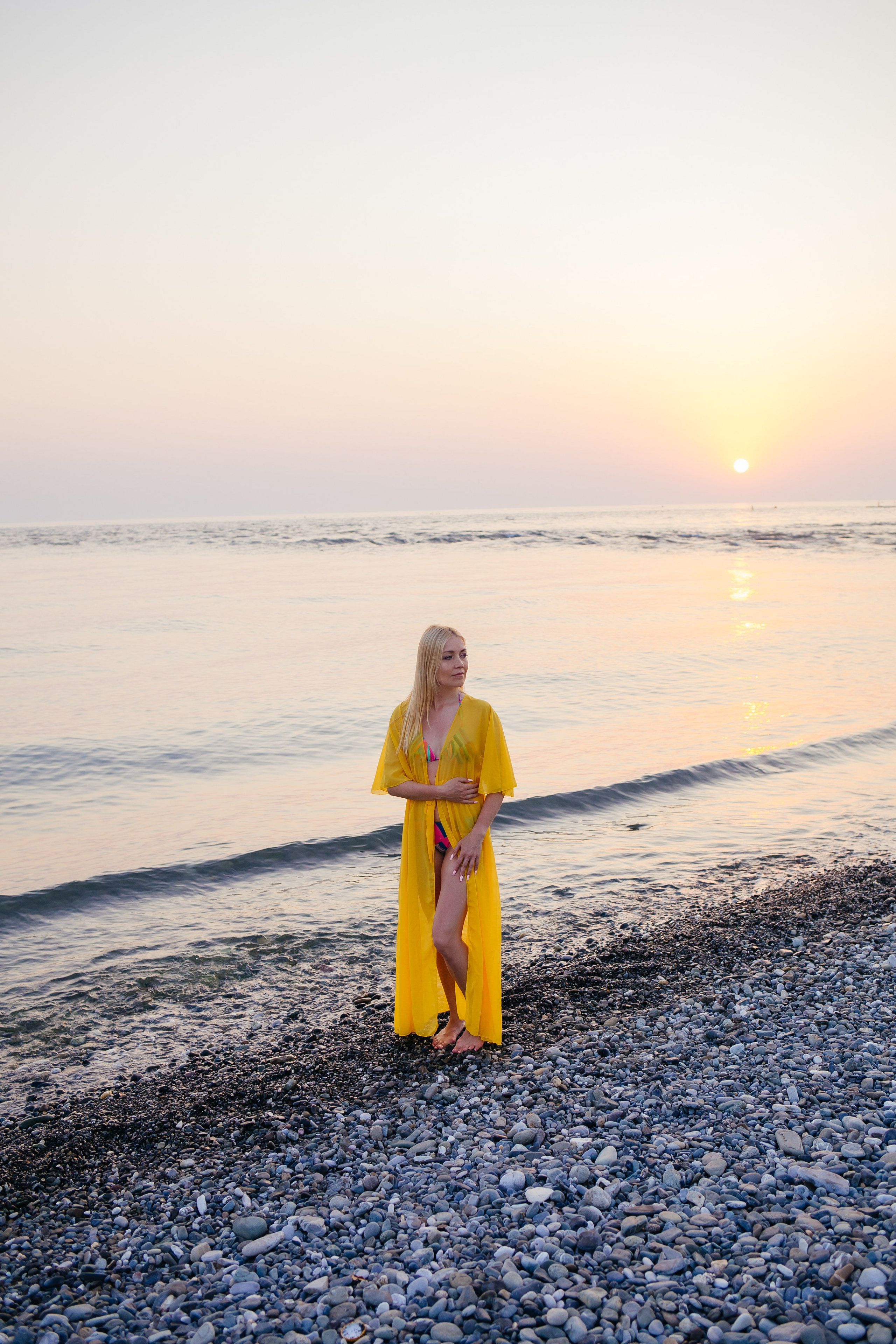 Загадочная атмосфера после захода солнца. Синие оттенки моря и огни вечернего Адлера создают киношную картинку.