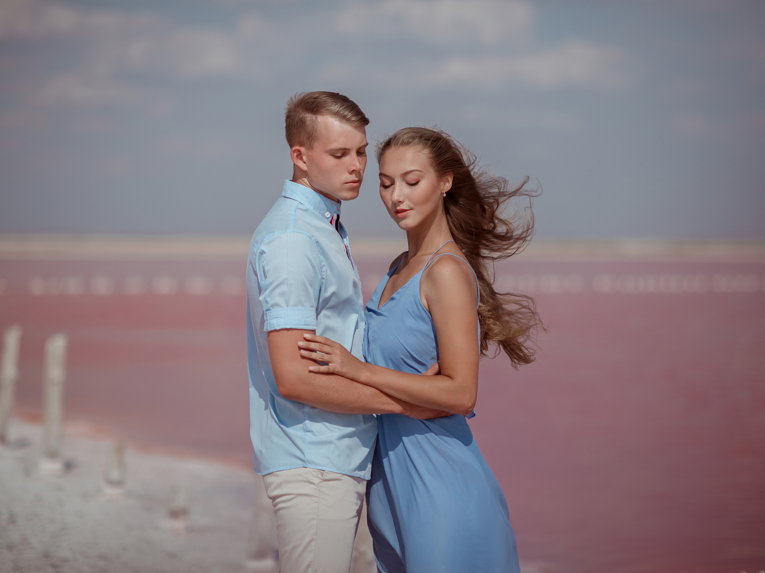 Фотограф в Крыму на розовом озере Сасык-Сиваш. Свое авто, съемочный гардероб с платьями и аксессуарами, реквизитом.