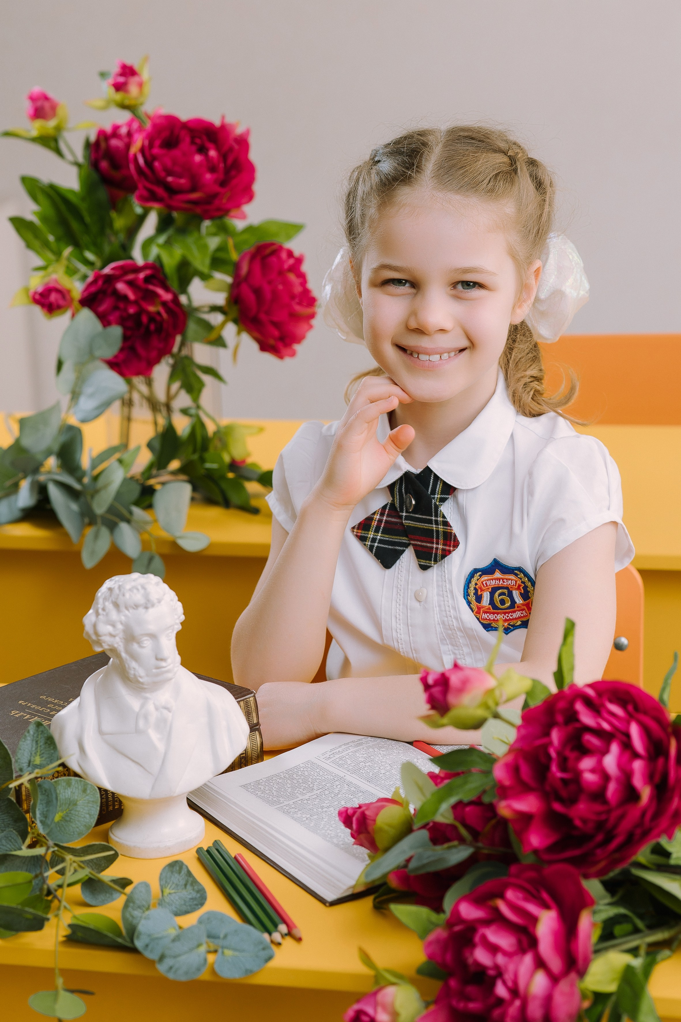 Портреты за партой в классе- Весна. Выпускные альбомы Натальи Бутко: Новороссийск, Анапа, Геленджик