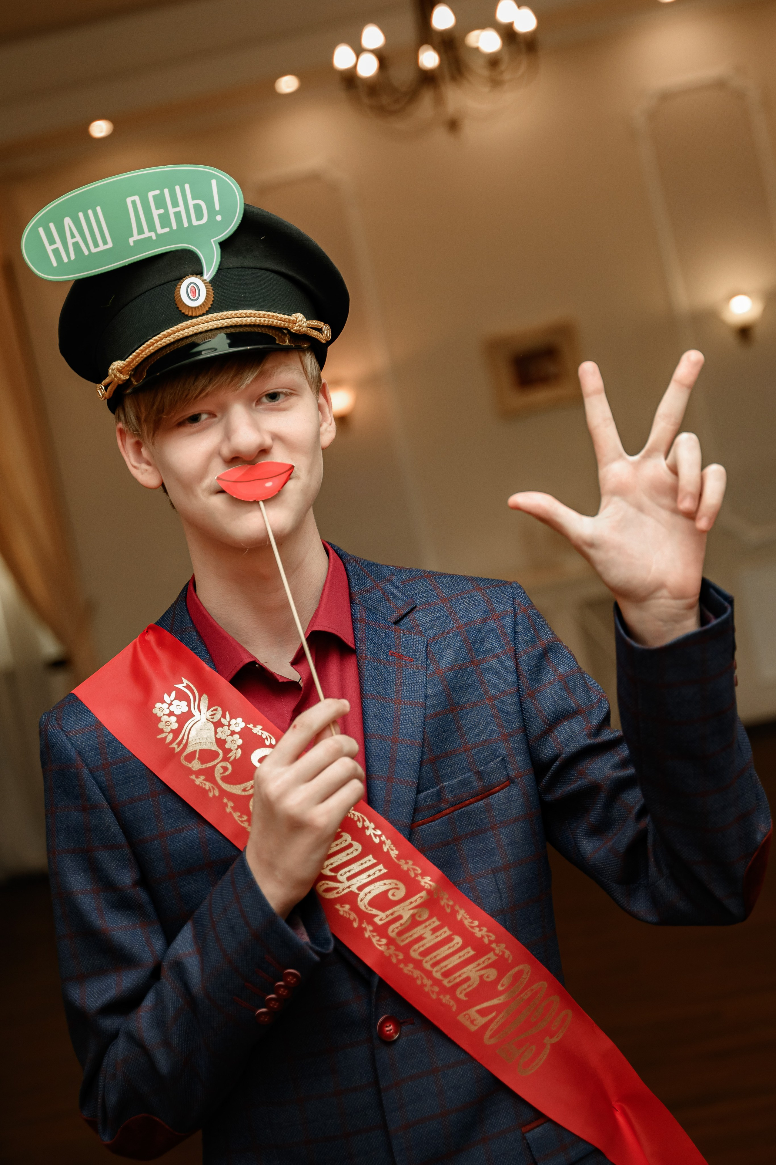 Профессиональная фотосъёмка и фотосессия на выпускном в ресторане в СПб