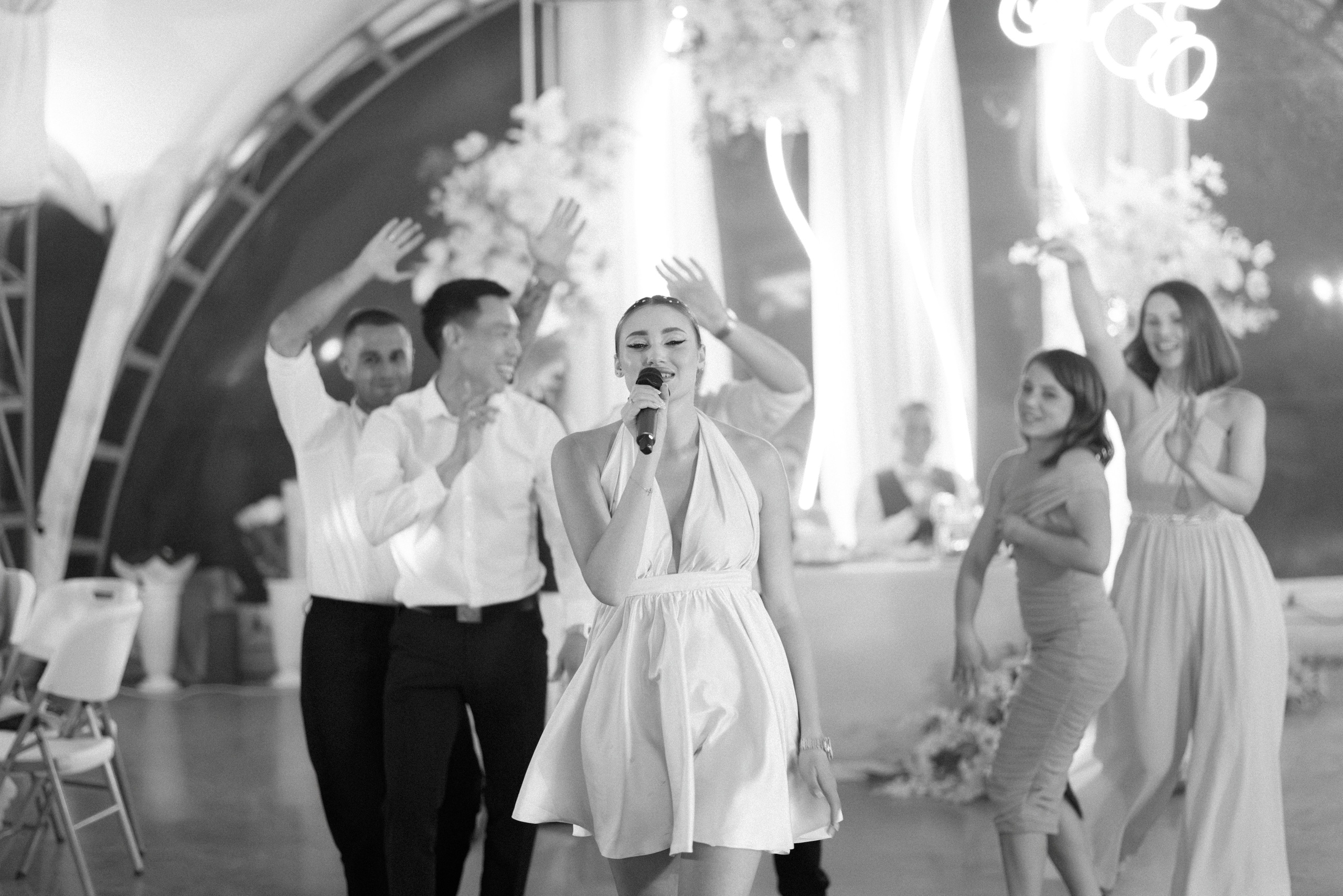 Я создаю профессиональные фотографии, которые сохраняют эмоции, детали и атмосферу вашего праздника. Свадебный фотограф во Владивостоке