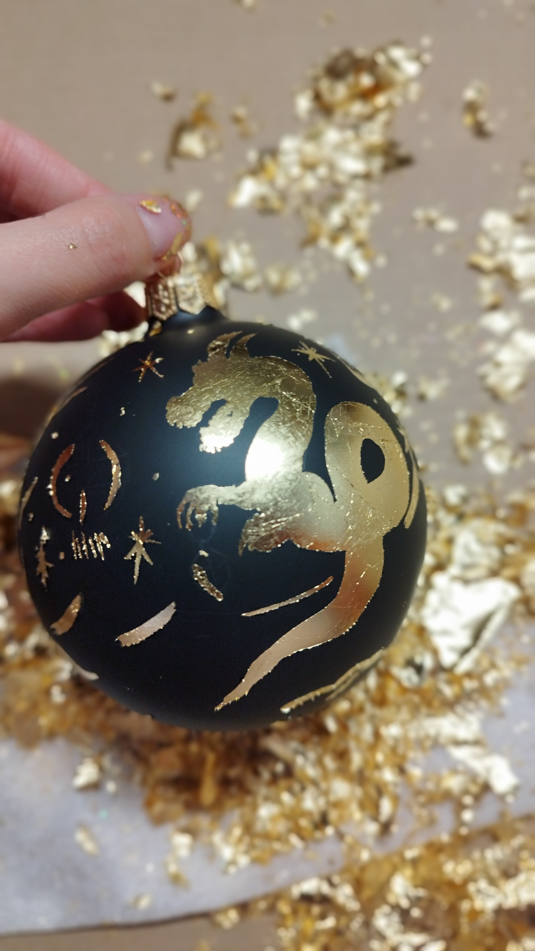 Елочный шар с росписью-Ваш лучший подарок на Новый Год. Арт-вечеринки и мастер-классы в Москве для взрослых и детей