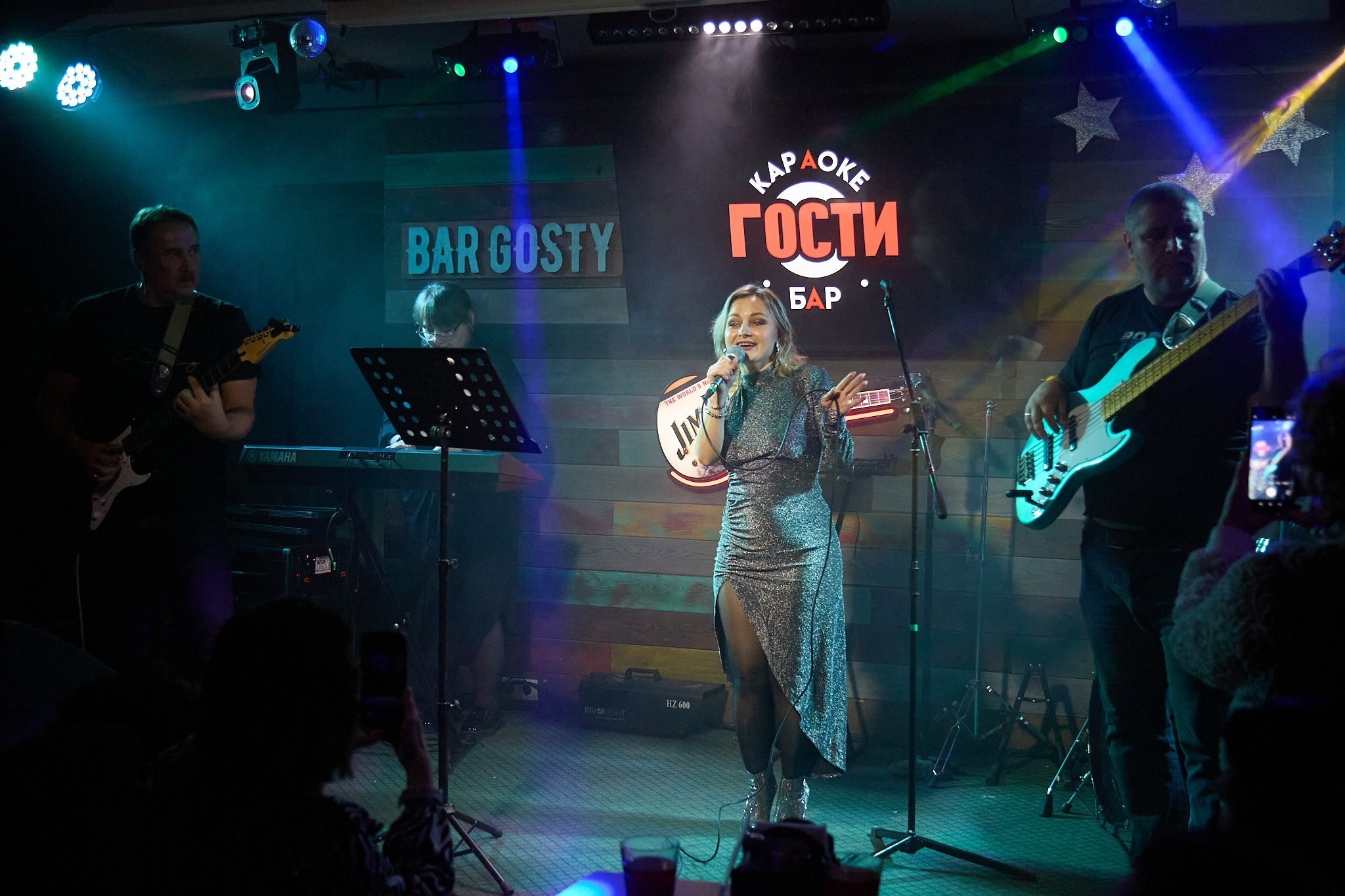 Концерт в баре «Гости». Фотограф Омск | Александр Вандеров