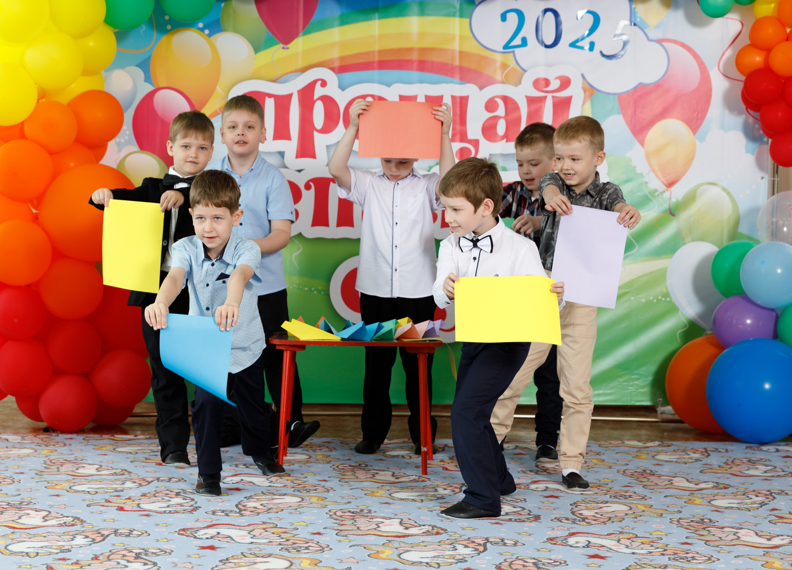 Выпускной в детском саду № 81. Фотограф Анна Телекаева, выпускные альбомы, семейные и репортажные съемки в Омске