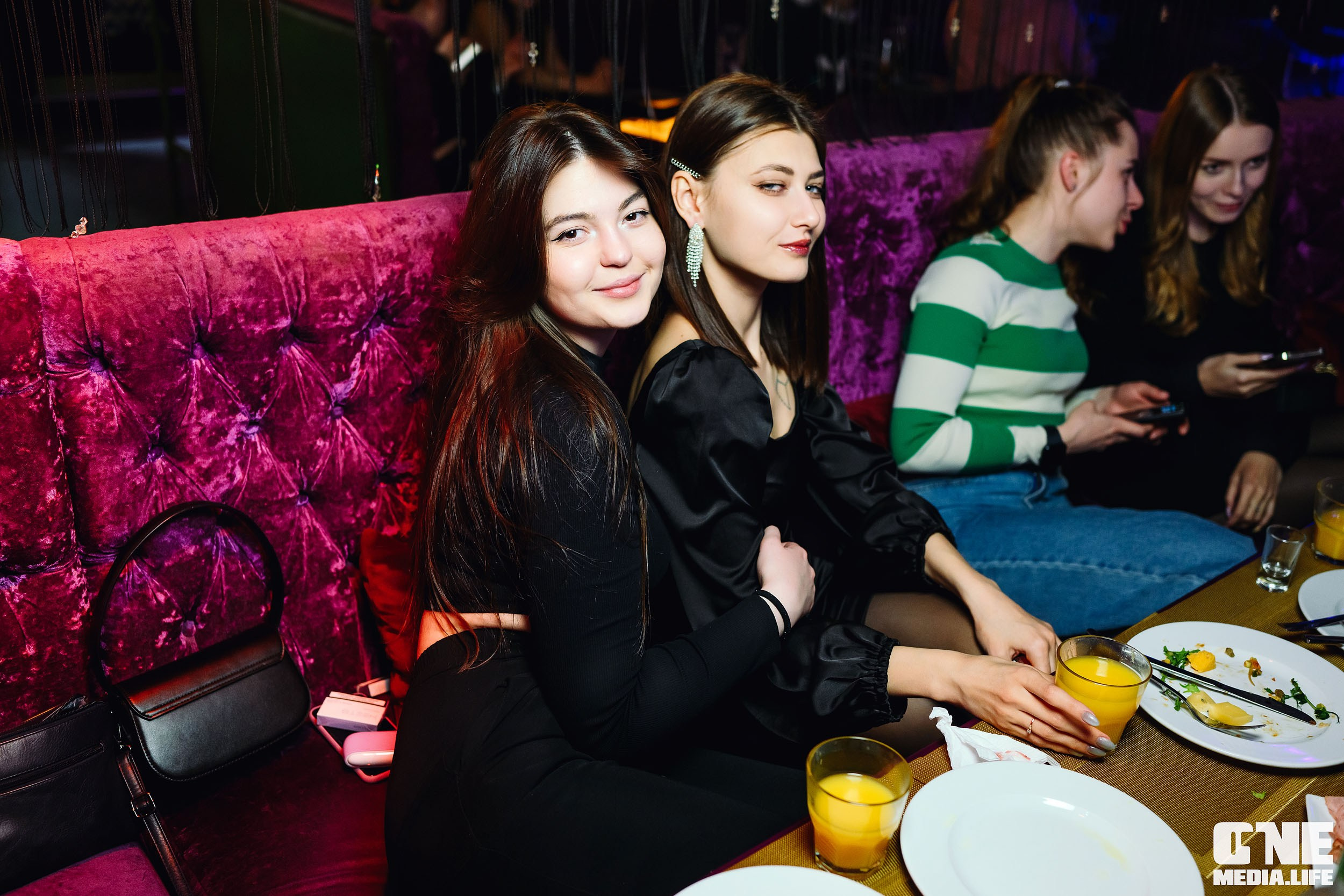 Фотоотчет с вечеринки в караоке-клубе Эйфория. One Media Life: фоторепортажи, фотоотчеты с мероприятий и заведений