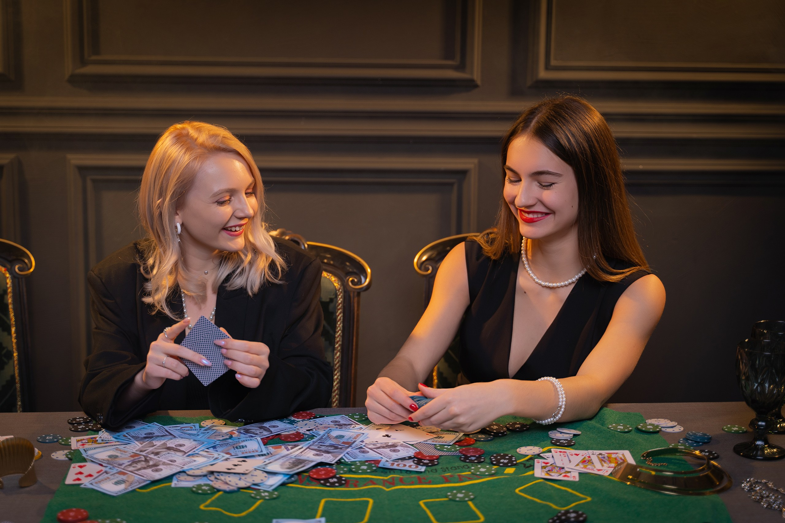 Тематическая студийная фотосессия для выпускных альбомов Жанна Бакунович