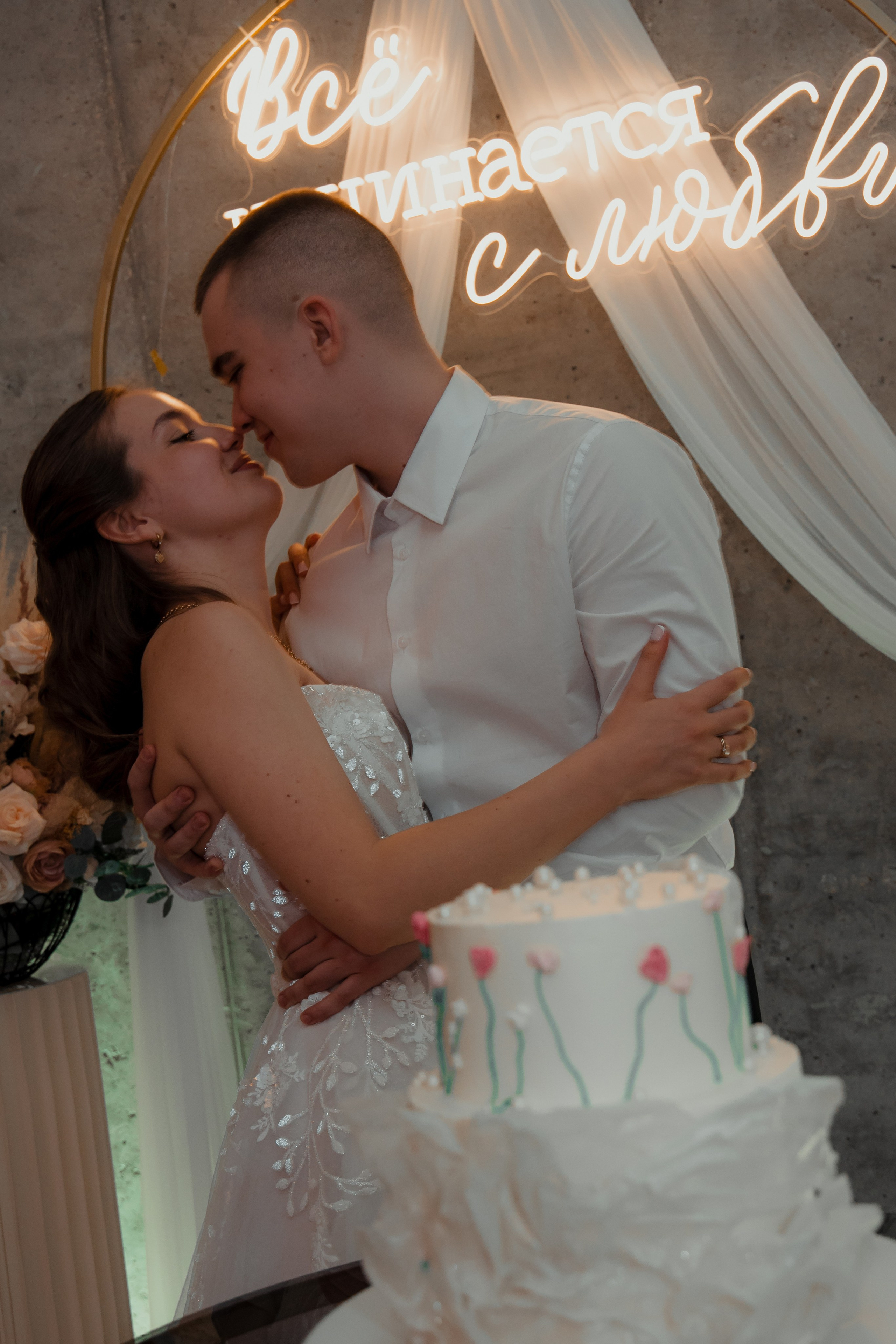 фотоссесия со свадебным тортом