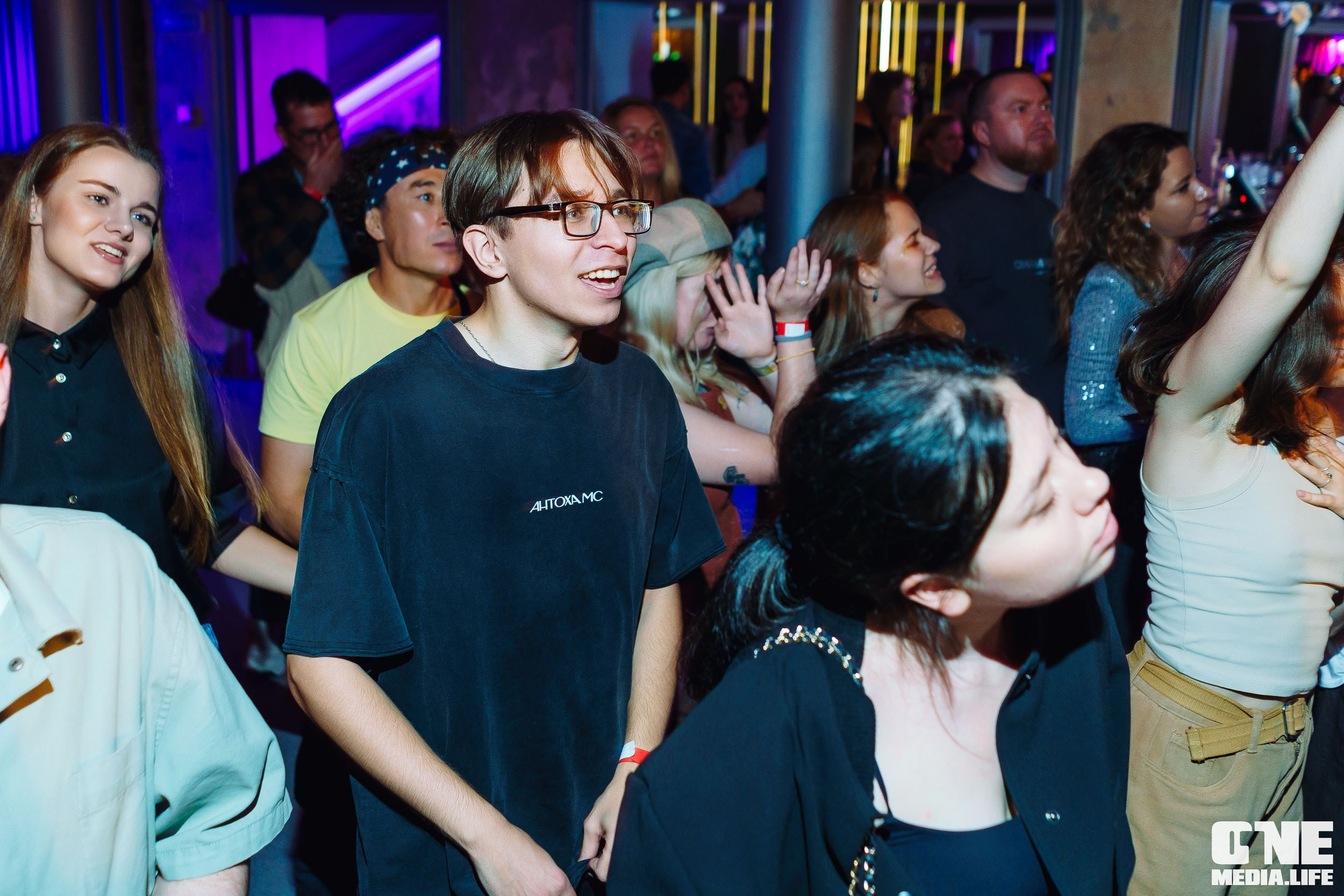 Фоторепортаж из клуба UNIVERSAL. One Media Life: фоторепортажи, фотоотчеты с мероприятий и заведений