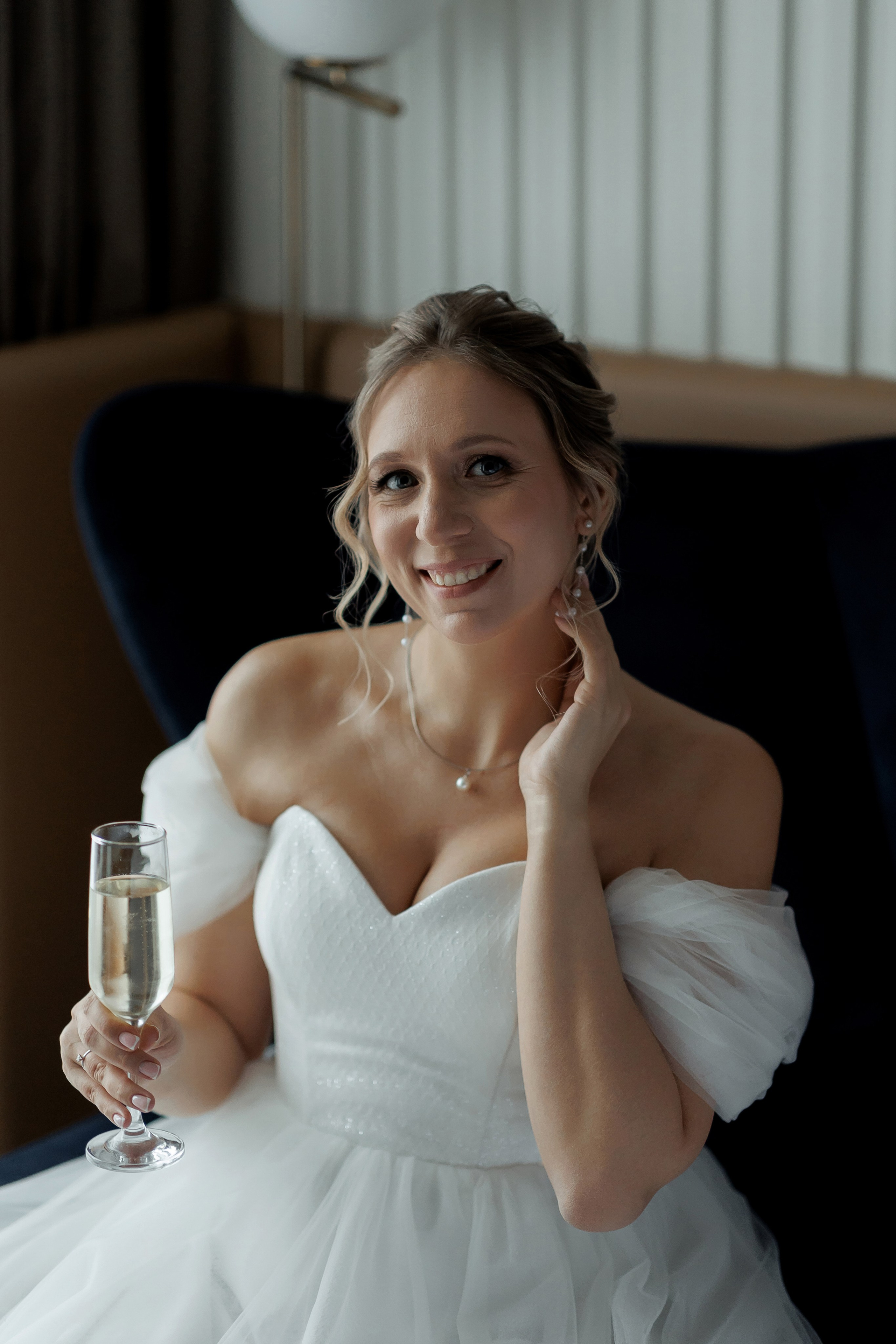 Свадебная фотосессия в отеле Movenpick Moscow Taganskaya. Свадебный фотограф в Москве Дарья Олендарёва