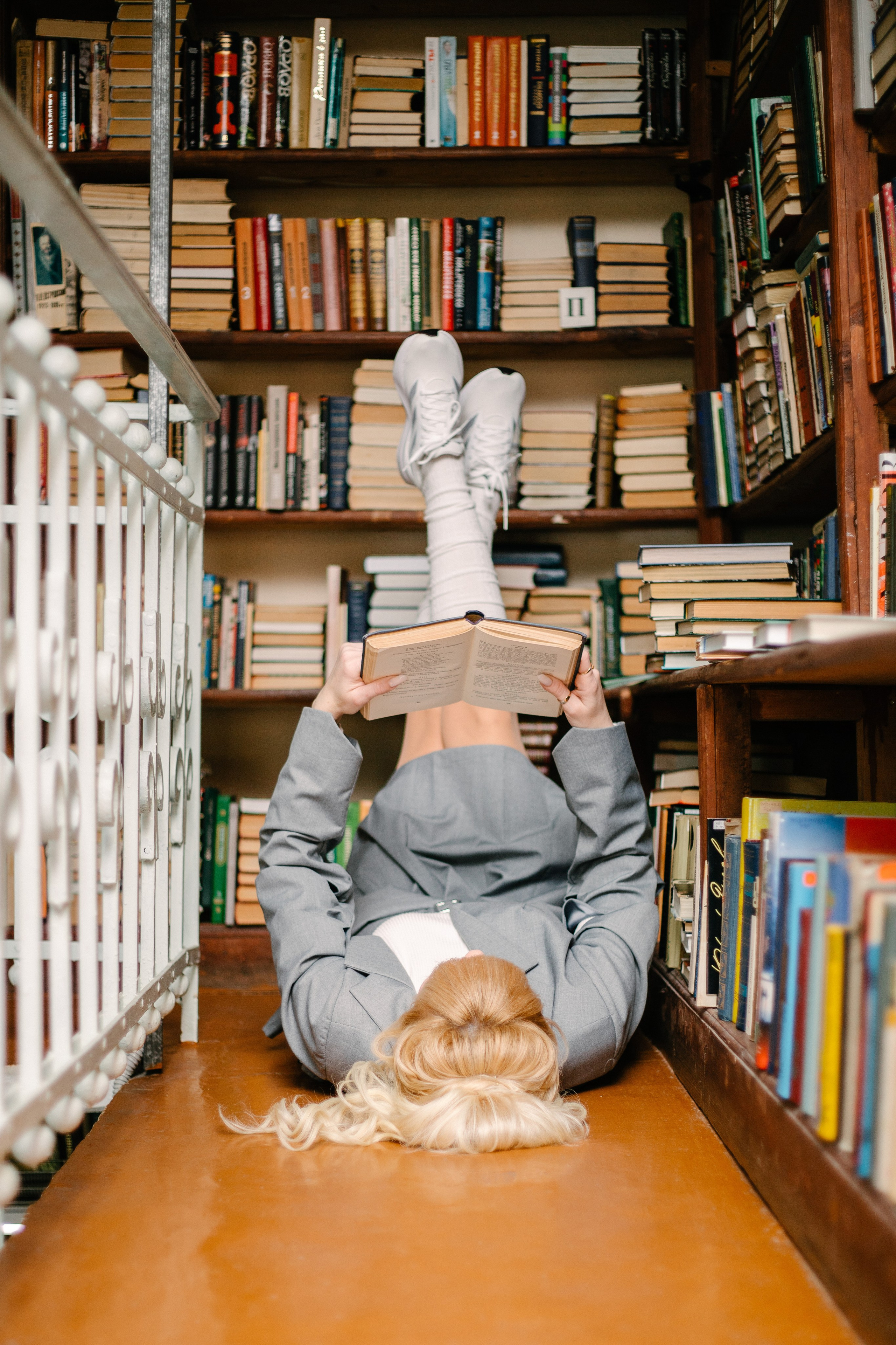 Оля среди книг. Нечехова Виктория