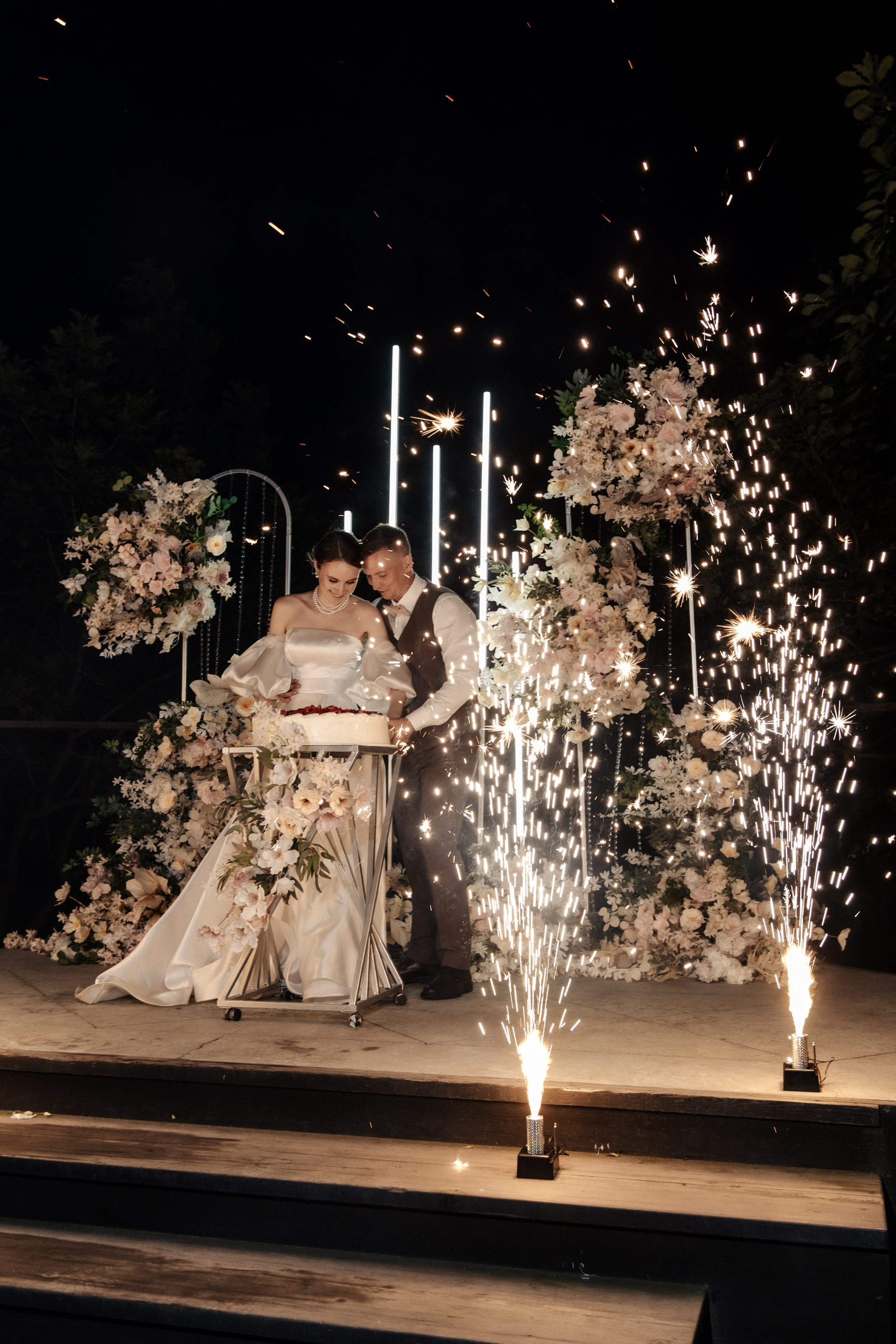 Я создаю профессиональные фотографии, которые сохраняют эмоции, детали и атмосферу вашего праздника. Свадебный фотограф во Владивостоке