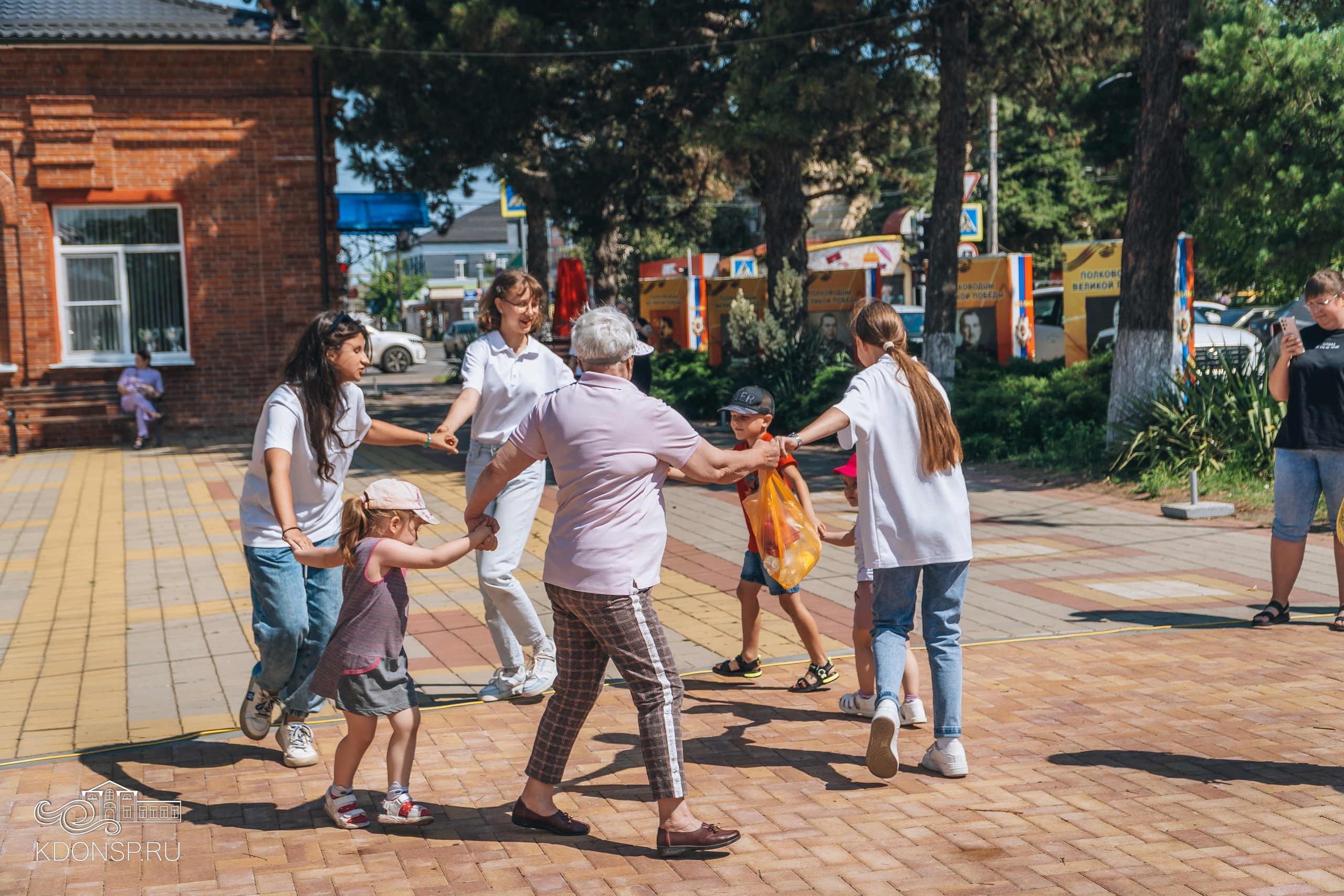 Должны смеяться дети. Новотитаровский Дом культуры