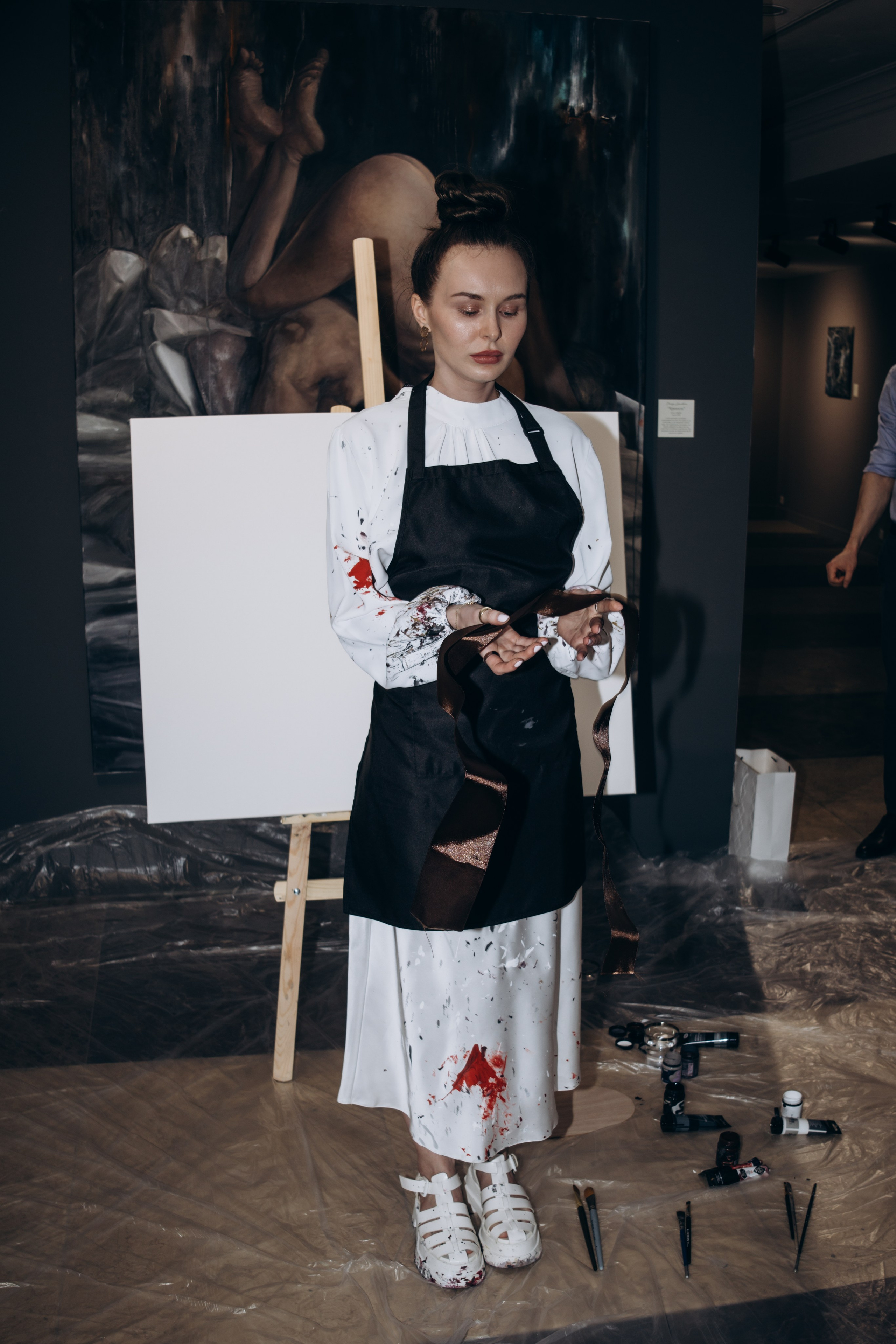 репортаж выставки-дарья санатина рисует картину