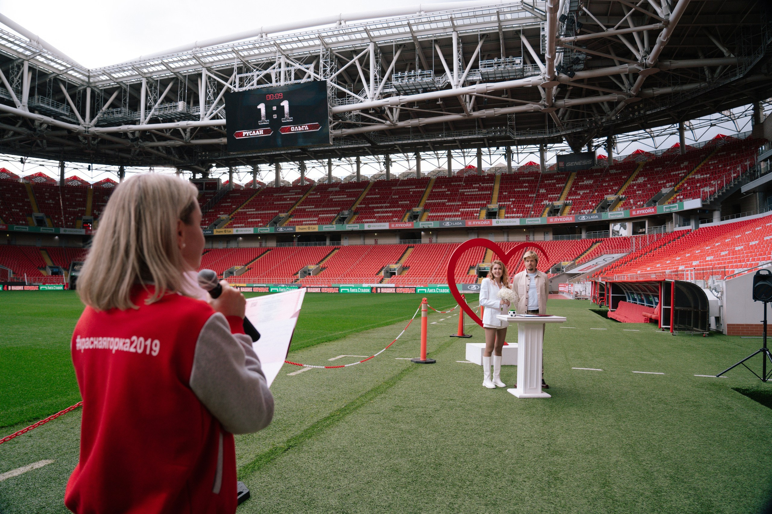 Свадебная фотосессия на стадионе Спартак Тушино